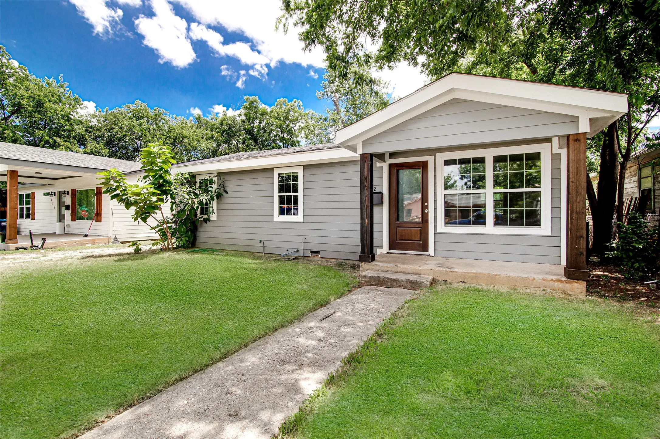 Single Family Residence For Sale in Tarrant County , 412 E Fogg Street, Fort Worth, Texas 76110, 3 Bedroom, 1 Bathroom, Garage spaces, 864 Sqft, built in 1962, Price $218,999, mls#21315246, Real Estate Agent in Fort Worth, Homes For Sale in Tarrant county, Homes For Sale in Fort Worth, Realtor in Fort Worth Texas, Real Estate Brokerage Independent Realty Texas, Luminita Cordes Realtor