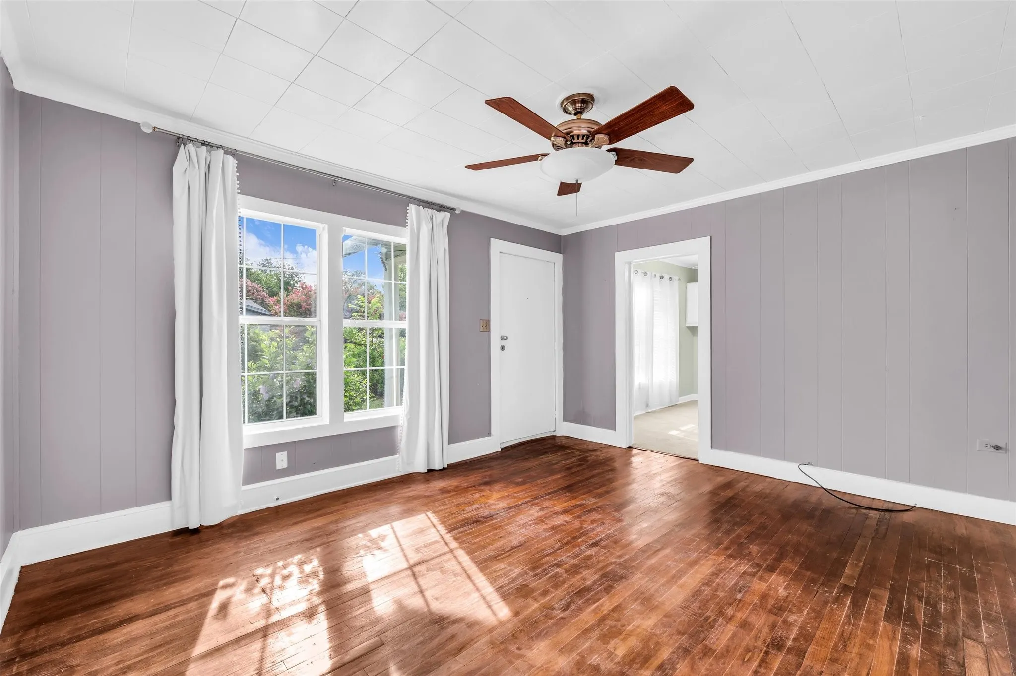 Single Family Residence For Sale in Mc Lennan County , 1020 Fisher Street, Bellmead, Texas 76705, 3 Bedroom, 1 Bathroom, Garage spaces, 1,040 Sqft, built in 1939, mls#21315000, Real Estate Agent in Bellmead, Homes For Sale in Mc Lennan county, Homes For Sale in Bellmead, Realtor in Bellmead Texas, Real Estate Brokerage Independent Realty Texas, Luminita Cordes Realtor