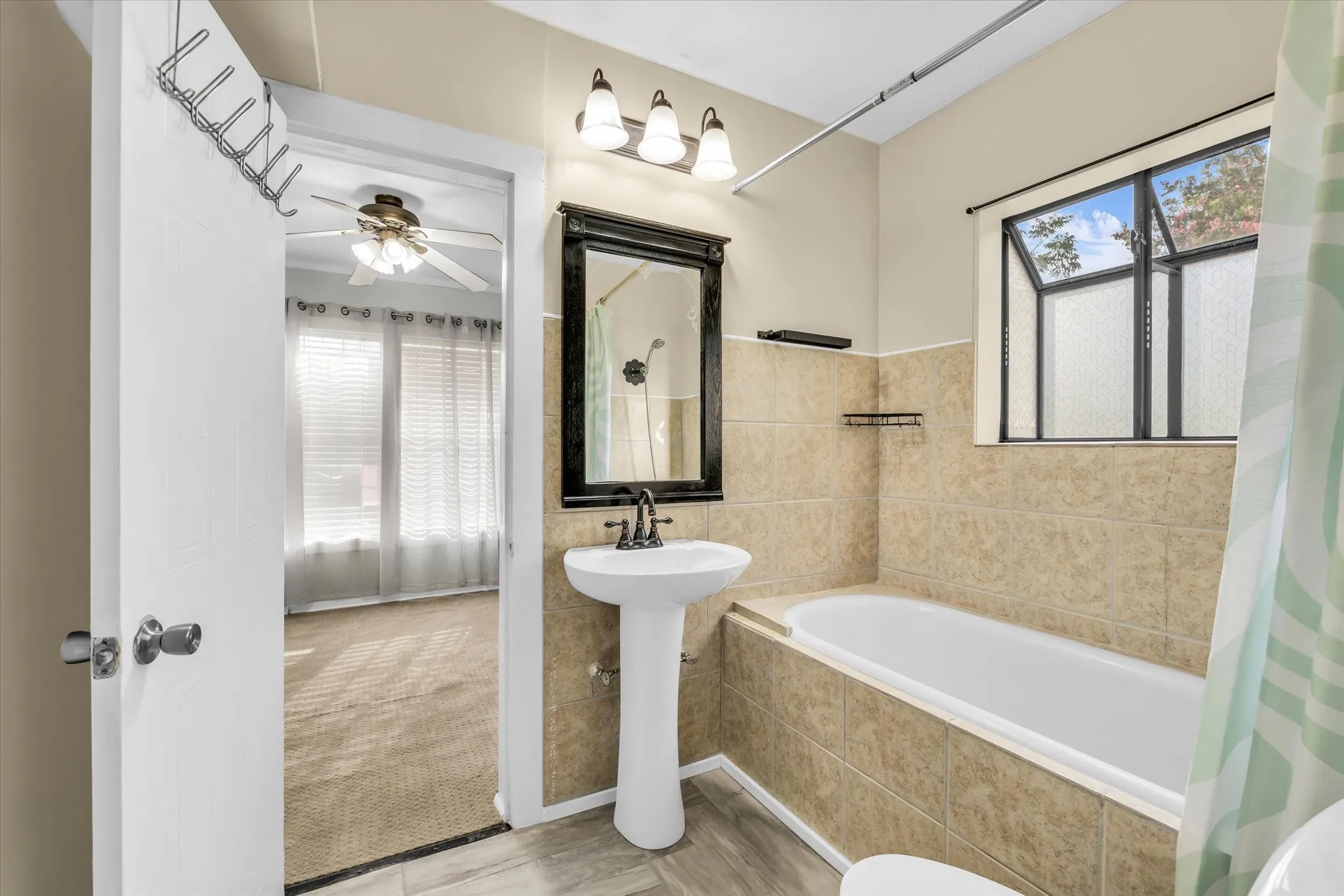Single Family Residence For Sale in Mc Lennan County , 1020 Fisher Street, Bellmead, Texas 76705, 3 Bedroom, 1 Bathroom, Garage spaces, 1,040 Sqft, built in 1939, mls#21315000, Real Estate Agent in Bellmead, Homes For Sale in Mc Lennan county, Homes For Sale in Bellmead, Realtor in Bellmead Texas, Real Estate Brokerage Independent Realty Texas, Luminita Cordes Realtor