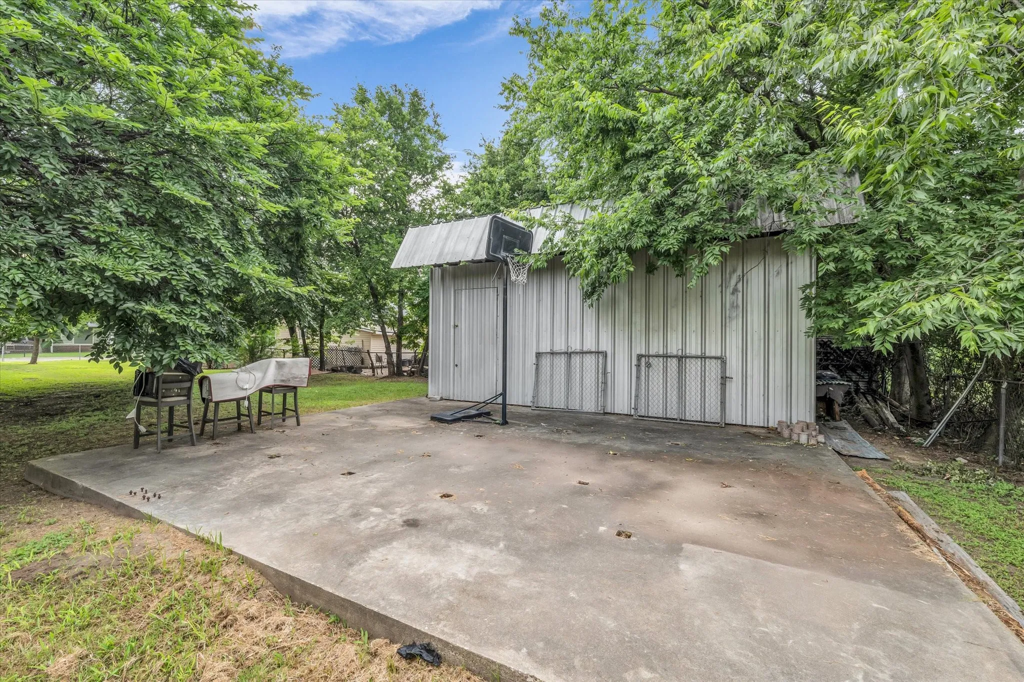 Single Family Residence For Sale in Mc Lennan County , 1020 Fisher Street, Bellmead, Texas 76705, 3 Bedroom, 1 Bathroom, Garage spaces, 1,040 Sqft, built in 1939, mls#21315000, Real Estate Agent in Bellmead, Homes For Sale in Mc Lennan county, Homes For Sale in Bellmead, Realtor in Bellmead Texas, Real Estate Brokerage Independent Realty Texas, Luminita Cordes Realtor