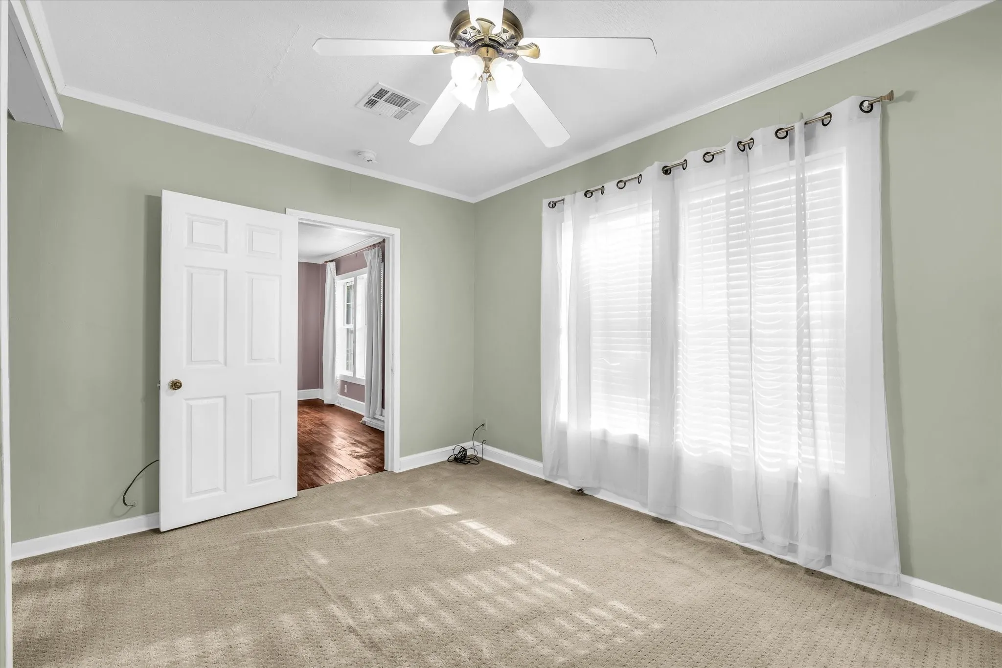 Single Family Residence For Sale in Mc Lennan County , 1020 Fisher Street, Bellmead, Texas 76705, 3 Bedroom, 1 Bathroom, Garage spaces, 1,040 Sqft, built in 1939, mls#21315000, Real Estate Agent in Bellmead, Homes For Sale in Mc Lennan county, Homes For Sale in Bellmead, Realtor in Bellmead Texas, Real Estate Brokerage Independent Realty Texas, Luminita Cordes Realtor