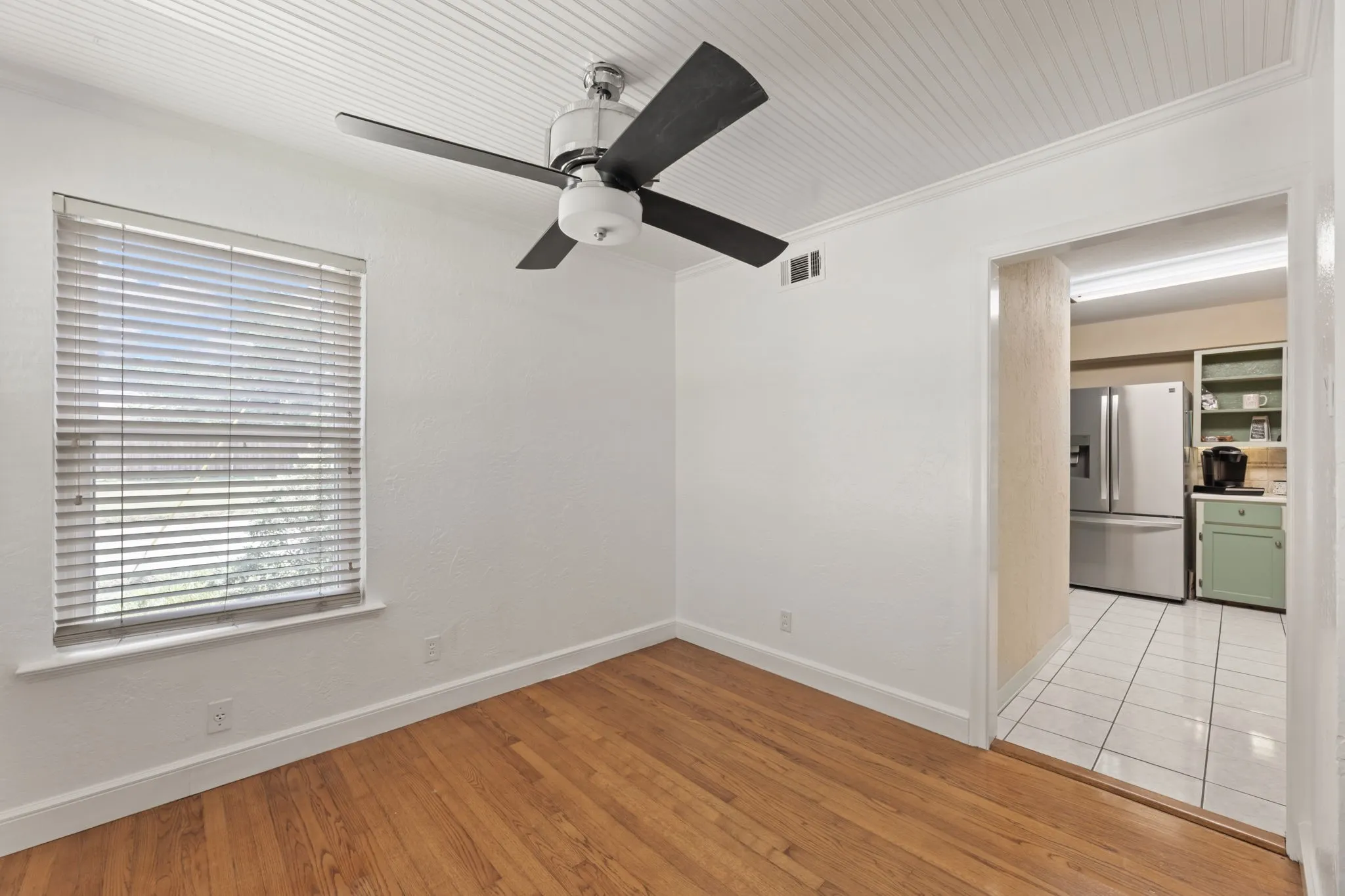 Single Family Residence For Sale in Dallas County , 10382 Newcombe Drive, Dallas, Texas 75228, 2 Bedroom, 1 Bathroom, 2 Garage spaces, 1,278 Sqft, built in 1953, mls#21315273, Real Estate Agent in Dallas, Homes For Sale in Dallas county, Homes For Sale in Dallas, Realtor in Dallas Texas, Real Estate Brokerage Independent Realty Texas, Luminita Cordes Realtor
