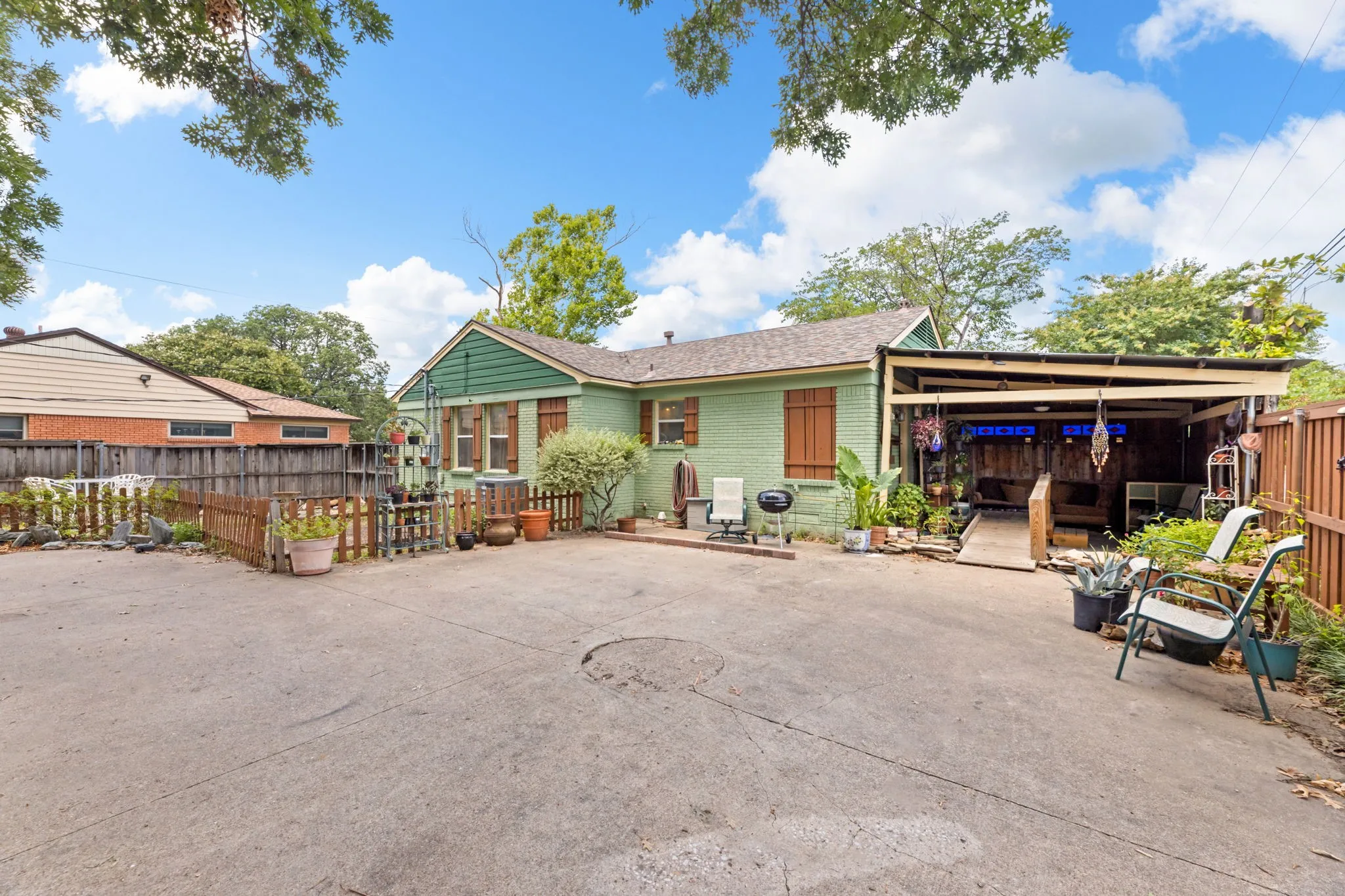 Single Family Residence For Sale in Dallas County , 10382 Newcombe Drive, Dallas, Texas 75228, 2 Bedroom, 1 Bathroom, 2 Garage spaces, 1,278 Sqft, built in 1953, mls#21315273, Real Estate Agent in Dallas, Homes For Sale in Dallas county, Homes For Sale in Dallas, Realtor in Dallas Texas, Real Estate Brokerage Independent Realty Texas, Luminita Cordes Realtor