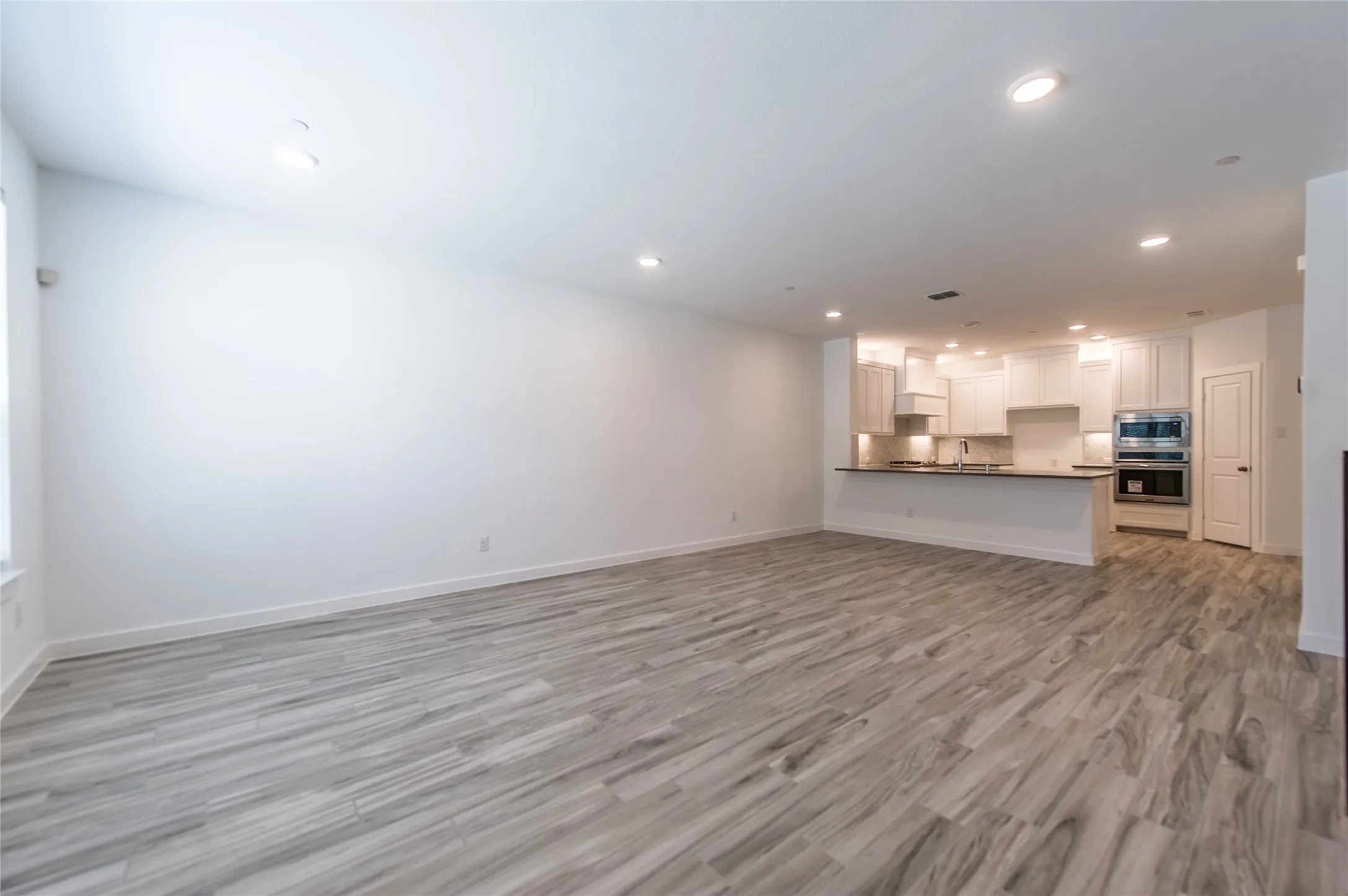 Townhouse For Rent in Collin County , 1540 Navasota Trail, Plano, Texas 75075, 3 Bedrooms, 3 Bathrooms, 2 Garage spaces, 2,064 Sqft, built in 2019, Price $2,750, mls#21315276, Real Estate Agent in Plano, Homes For Rent in Collin county, Homes For Rent in Plano, Realtor in Plano Texas, Real Estate Brokerage Independent Realty Texas, Luminita Cordes Realtor