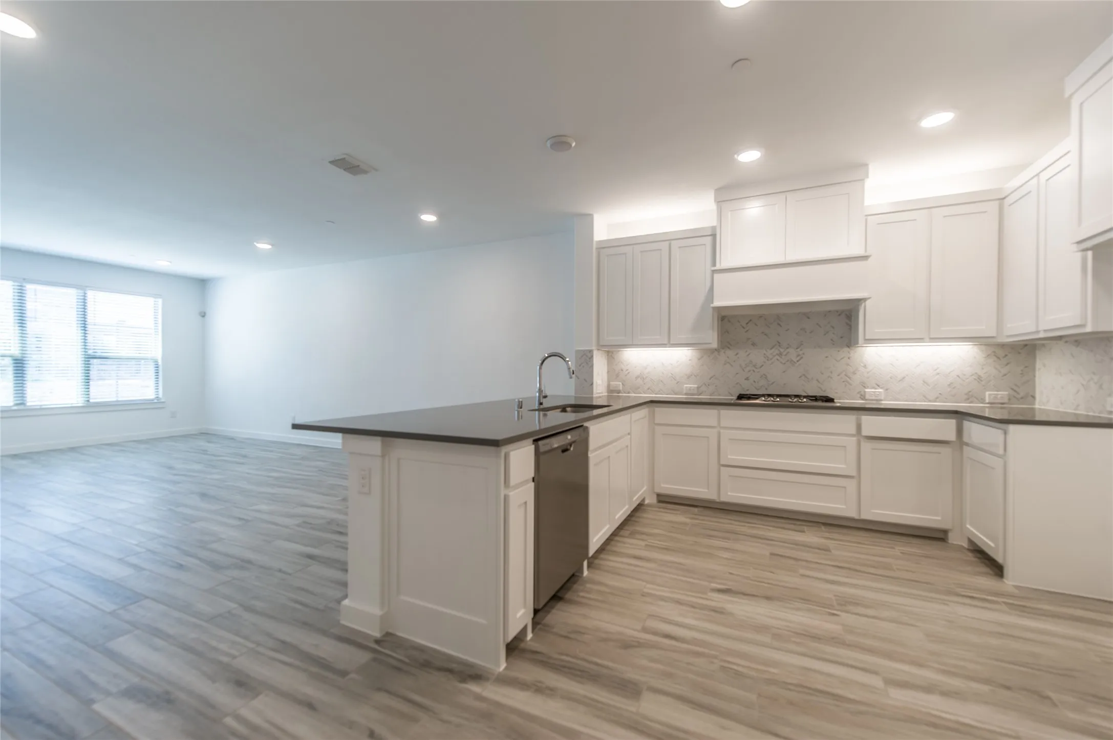 Townhouse For Rent in Collin County , 1540 Navasota Trail, Plano, Texas 75075, 3 Bedrooms, 3 Bathrooms, 2 Garage spaces, 2,064 Sqft, built in 2019, Price $2,750, mls#21315276, Real Estate Agent in Plano, Homes For Rent in Collin county, Homes For Rent in Plano, Realtor in Plano Texas, Real Estate Brokerage Independent Realty Texas, Luminita Cordes Realtor