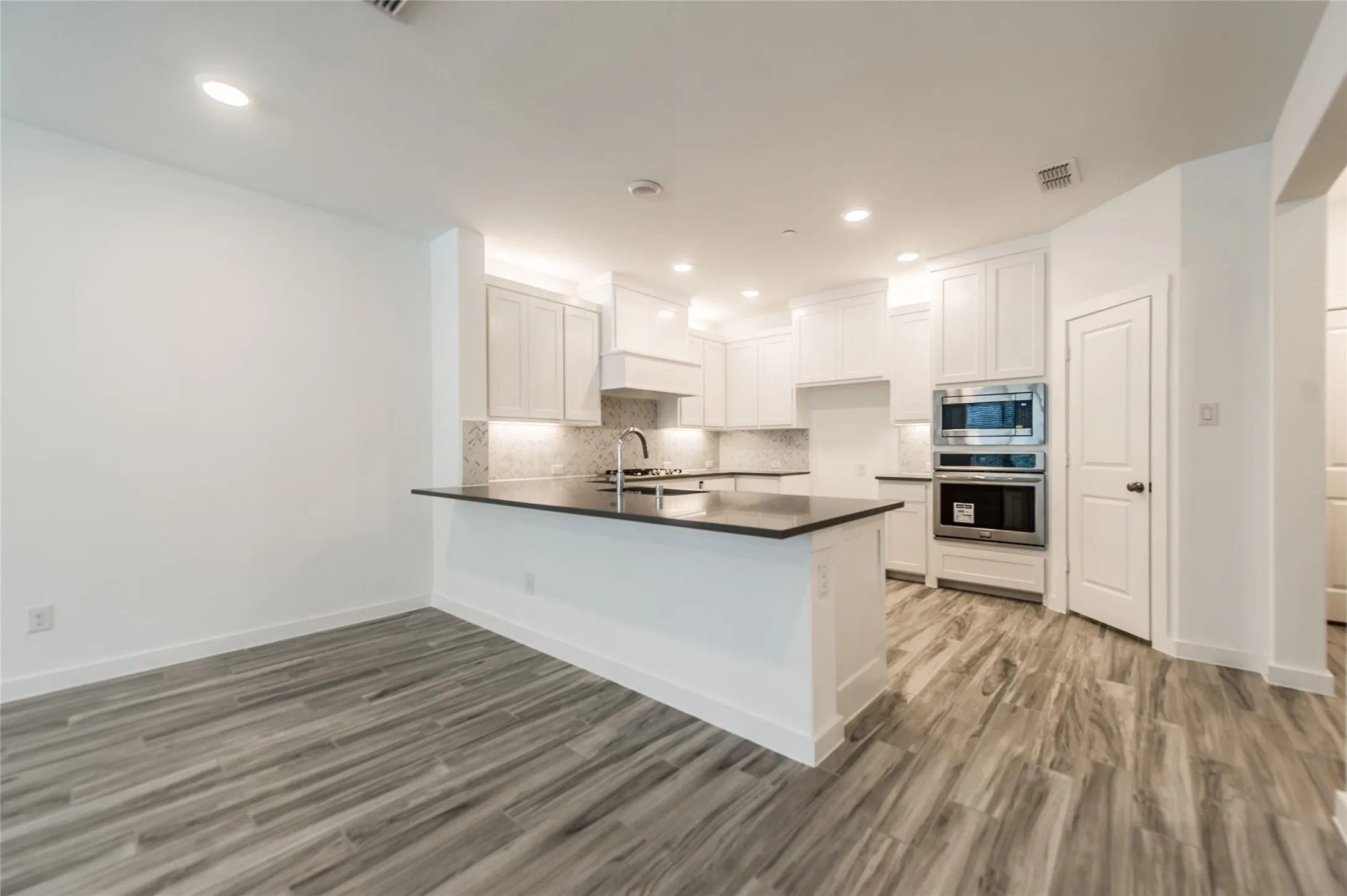 Townhouse For Rent in Collin County , 1540 Navasota Trail, Plano, Texas 75075, 3 Bedrooms, 3 Bathrooms, 2 Garage spaces, 2,064 Sqft, built in 2019, Price $2,750, mls#21315276, Real Estate Agent in Plano, Homes For Rent in Collin county, Homes For Rent in Plano, Realtor in Plano Texas, Real Estate Brokerage Independent Realty Texas, Luminita Cordes Realtor