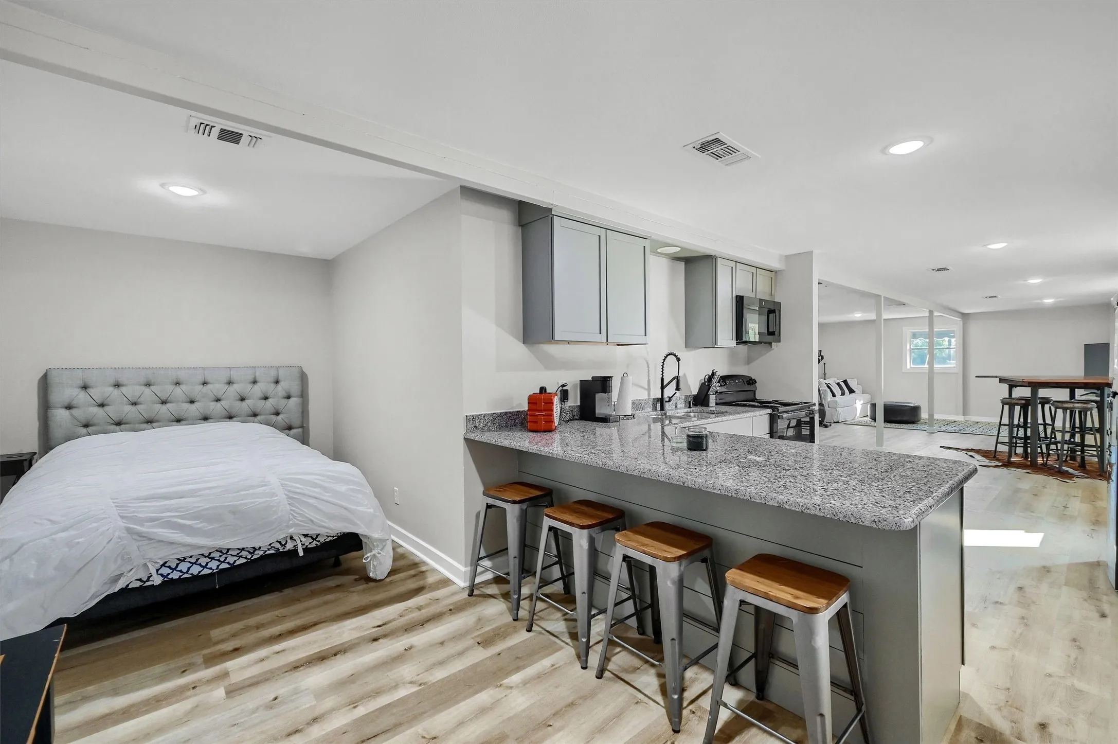 The shop-barn features a one-bed apartment with a full kitchen for help or guests.