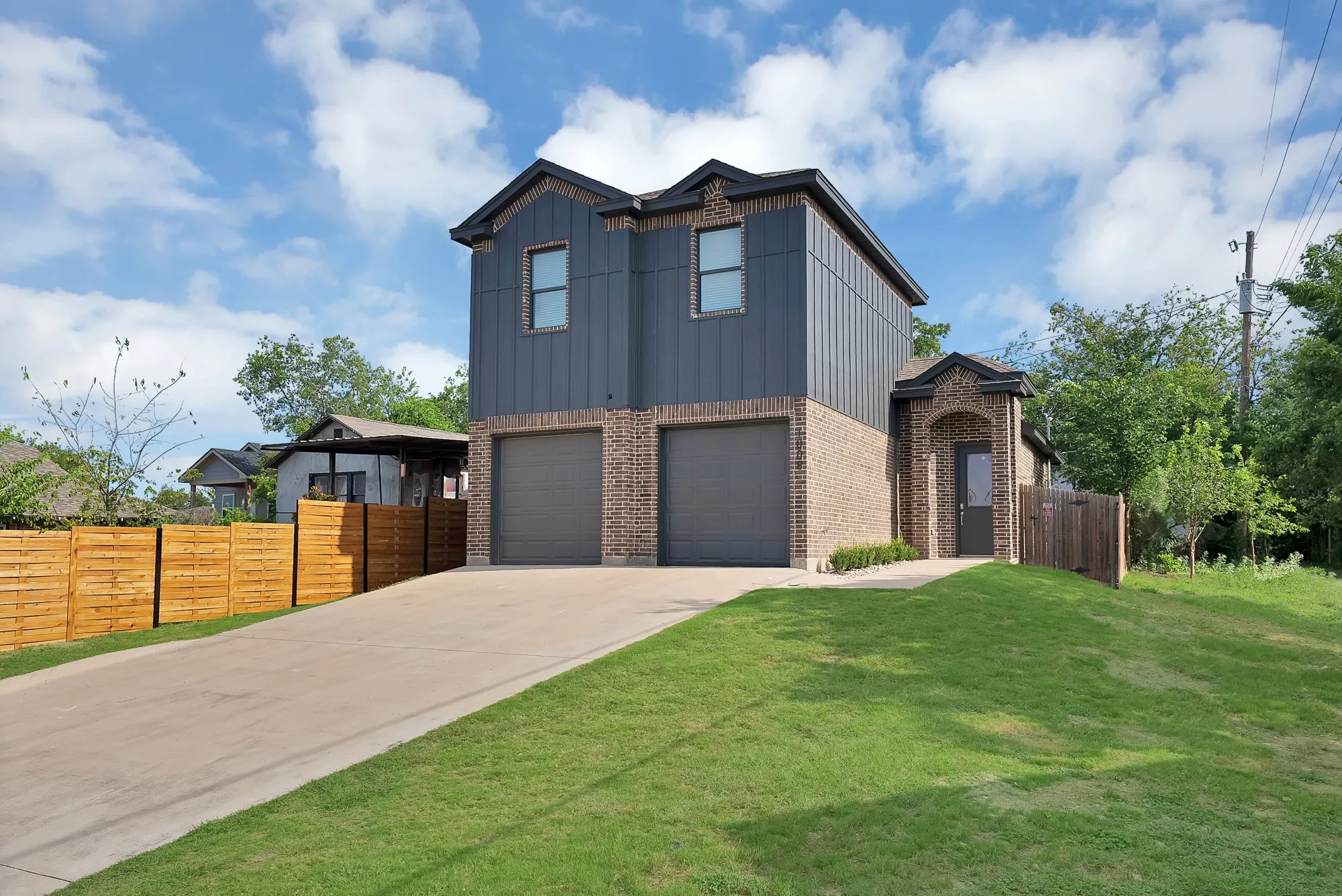 Single Family Residence For Sale in Tarrant County , 1008 20th Street, Fort Worth, Texas 76164, 3 Bedroom, 3 Bathroom, 2 Garage spaces, 1,792 Sqft, built in 2020, mls#21314823, Real Estate Agent in Fort Worth, Homes For Sale in Tarrant county, Homes For Sale in Fort Worth, Realtor in Fort Worth Texas, Real Estate Brokerage Independent Realty Texas, Luminita Cordes Realtor