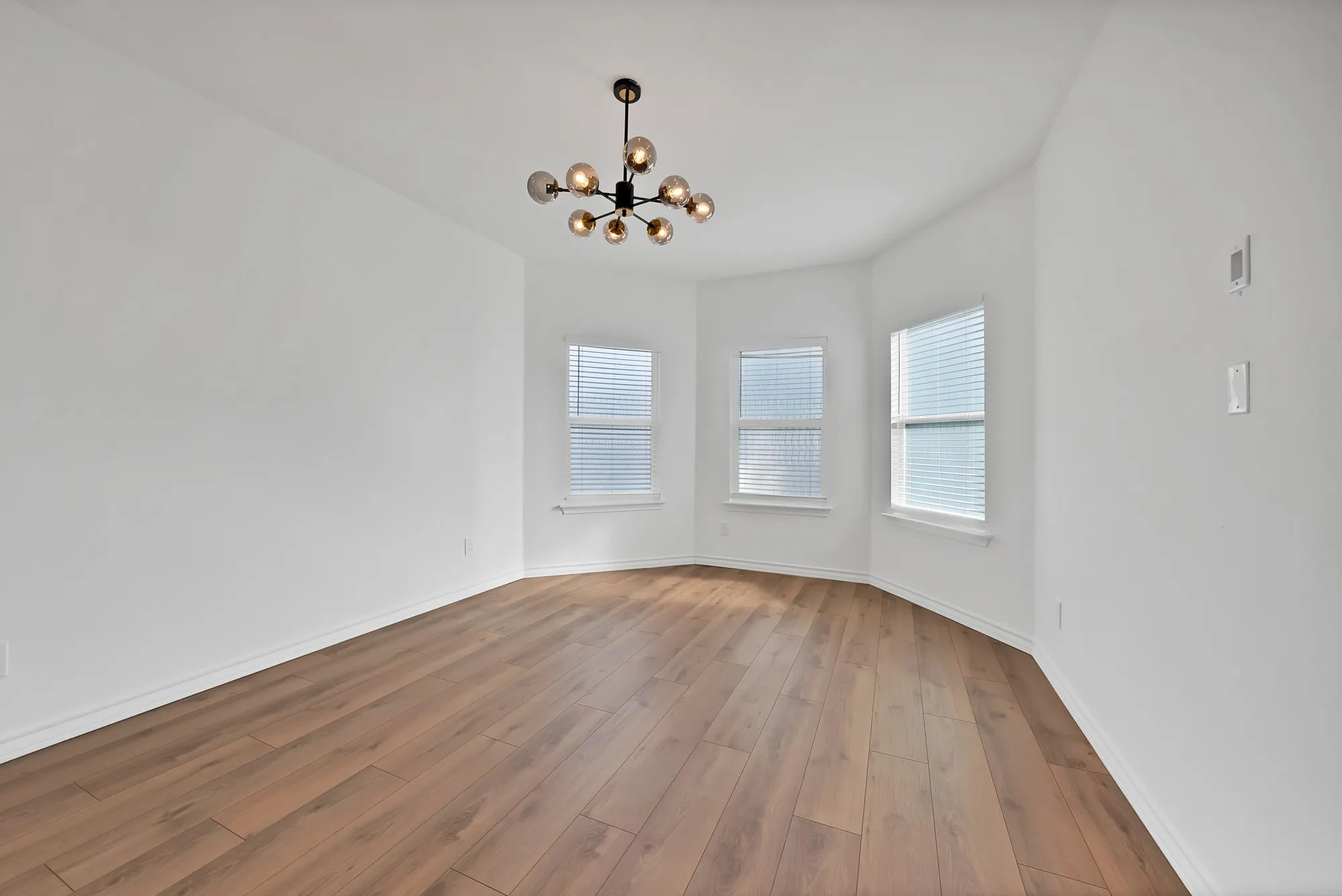 Single Family Residence For Sale in Tarrant County , 1008 20th Street, Fort Worth, Texas 76164, 3 Bedroom, 3 Bathroom, 2 Garage spaces, 1,792 Sqft, built in 2020, mls#21314823, Real Estate Agent in Fort Worth, Homes For Sale in Tarrant county, Homes For Sale in Fort Worth, Realtor in Fort Worth Texas, Real Estate Brokerage Independent Realty Texas, Luminita Cordes Realtor