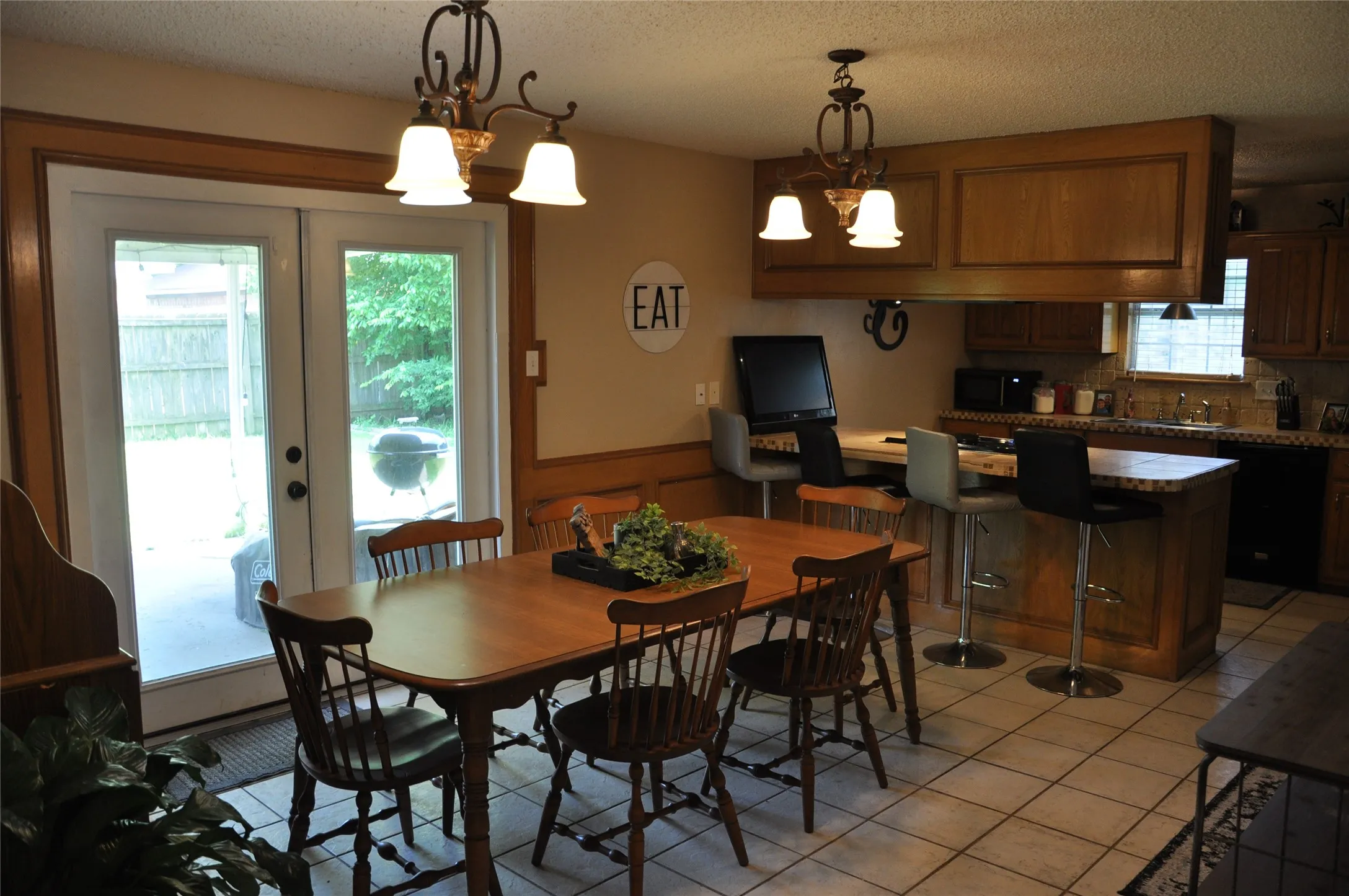 Single Family Residence For Sale in Hopkins County , 1021 Markeda, Sulphur Springs, Texas 75482, 3 Bedroom, 2 Bathroom, 2 Garage spaces, 1,513 Sqft, built in 1987, mls#21309105, Real Estate Agent in Sulphur Springs, Homes For Sale in Hopkins county, Homes For Sale in Sulphur Springs, Realtor in Sulphur Springs Texas, Real Estate Brokerage Independent Realty Texas, Luminita Cordes Realtor