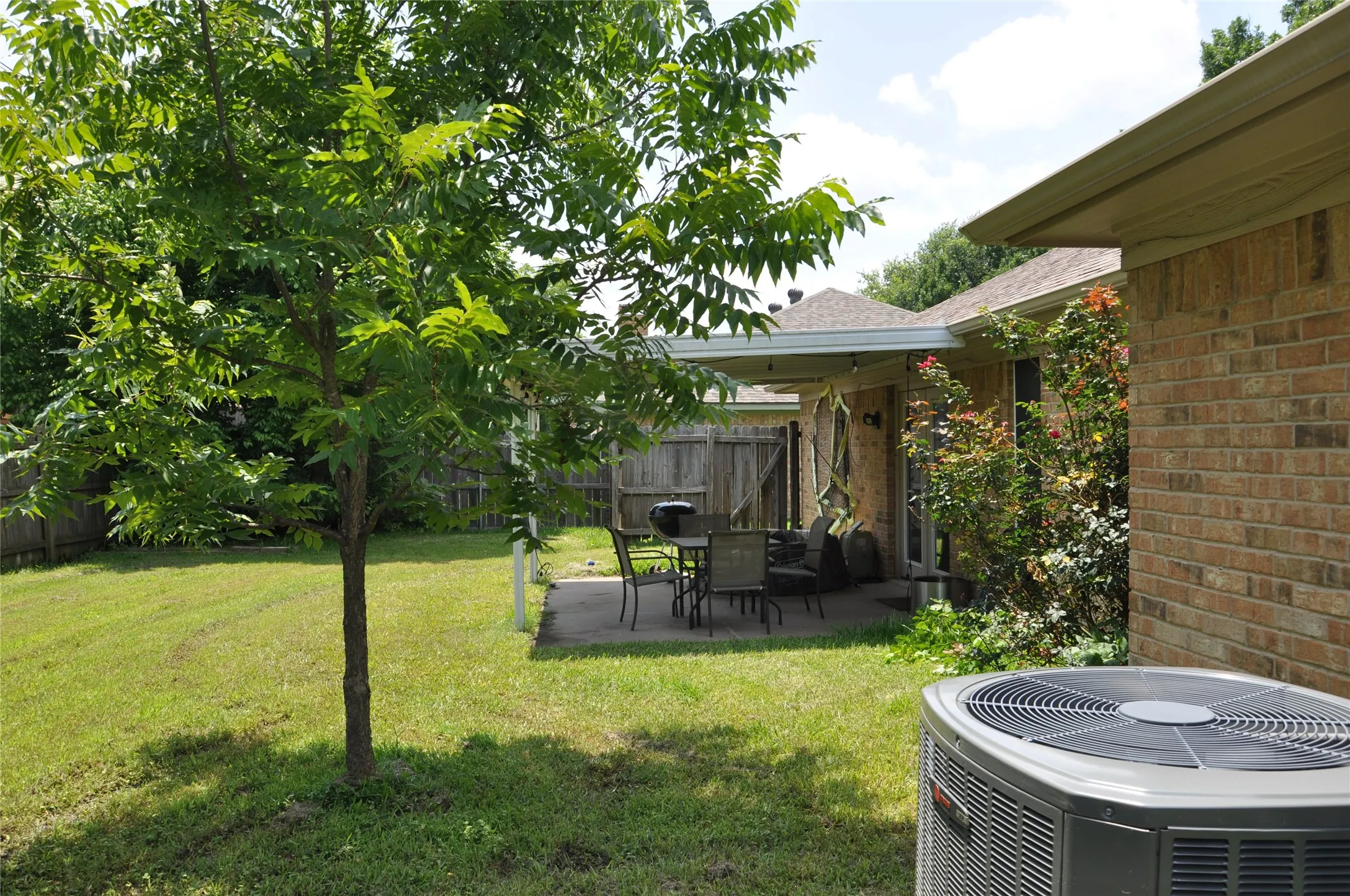 Single Family Residence For Sale in Hopkins County , 1021 Markeda, Sulphur Springs, Texas 75482, 3 Bedroom, 2 Bathroom, 2 Garage spaces, 1,513 Sqft, built in 1987, mls#21309105, Real Estate Agent in Sulphur Springs, Homes For Sale in Hopkins county, Homes For Sale in Sulphur Springs, Realtor in Sulphur Springs Texas, Real Estate Brokerage Independent Realty Texas, Luminita Cordes Realtor