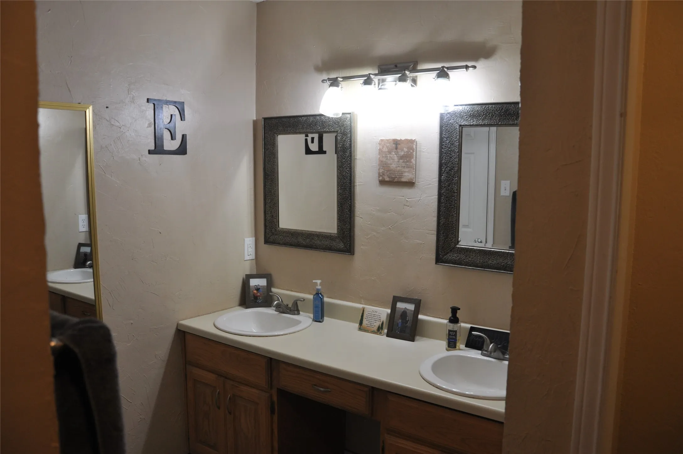 Single Family Residence For Sale in Hopkins County , 1021 Markeda, Sulphur Springs, Texas 75482, 3 Bedroom, 2 Bathroom, 2 Garage spaces, 1,513 Sqft, built in 1987, mls#21309105, Real Estate Agent in Sulphur Springs, Homes For Sale in Hopkins county, Homes For Sale in Sulphur Springs, Realtor in Sulphur Springs Texas, Real Estate Brokerage Independent Realty Texas, Luminita Cordes Realtor
