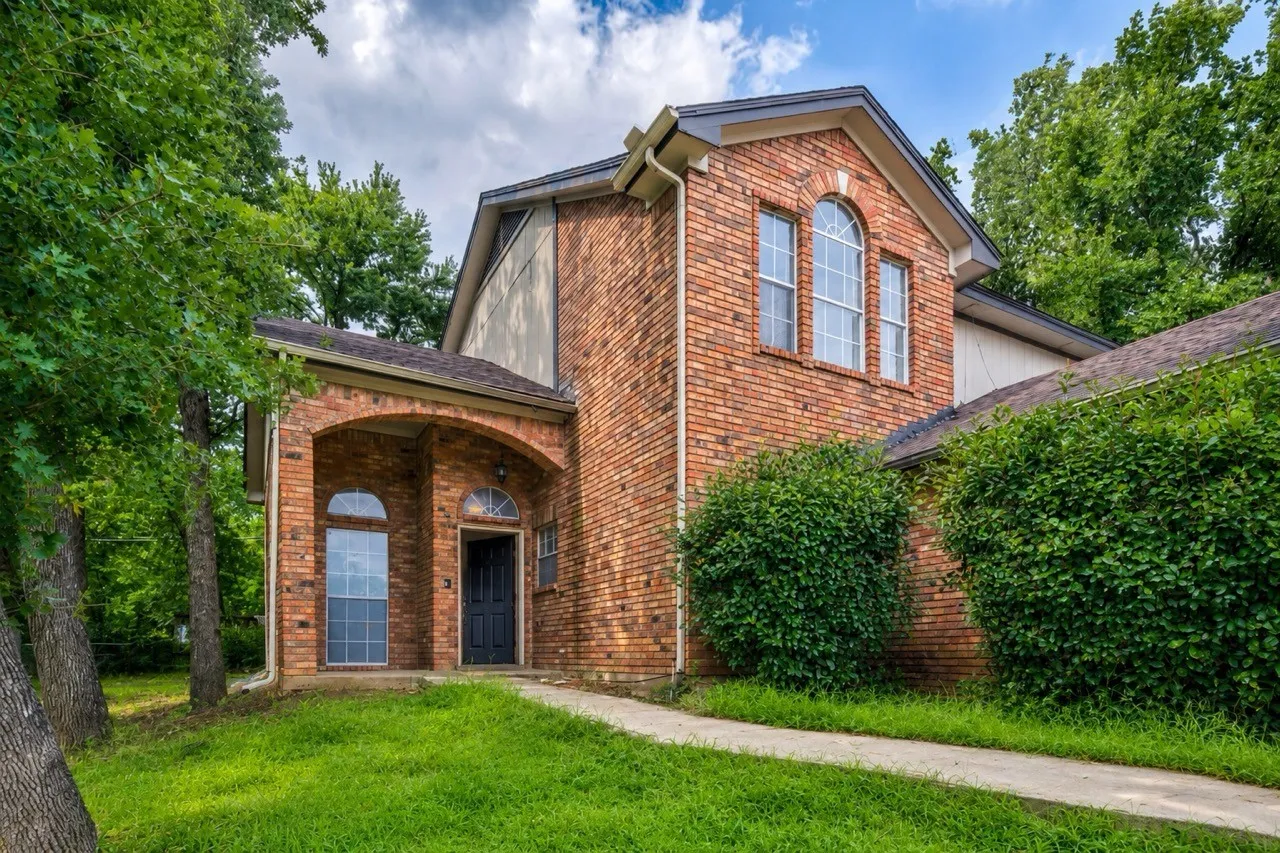 Single Family Residence For Sale in Tarrant County , 5112 Oak Gate Court, Arlington, Texas 76016, 4 Bedroom, 3 Bathroom, 2 Garage spaces, 2,434 Sqft, built in 1988, mls#21314639, Real Estate Agent in Arlington, Homes For Sale in Tarrant county, Homes For Sale in Arlington, Realtor in Arlington Texas, Real Estate Brokerage Independent Realty Texas, Luminita Cordes Realtor