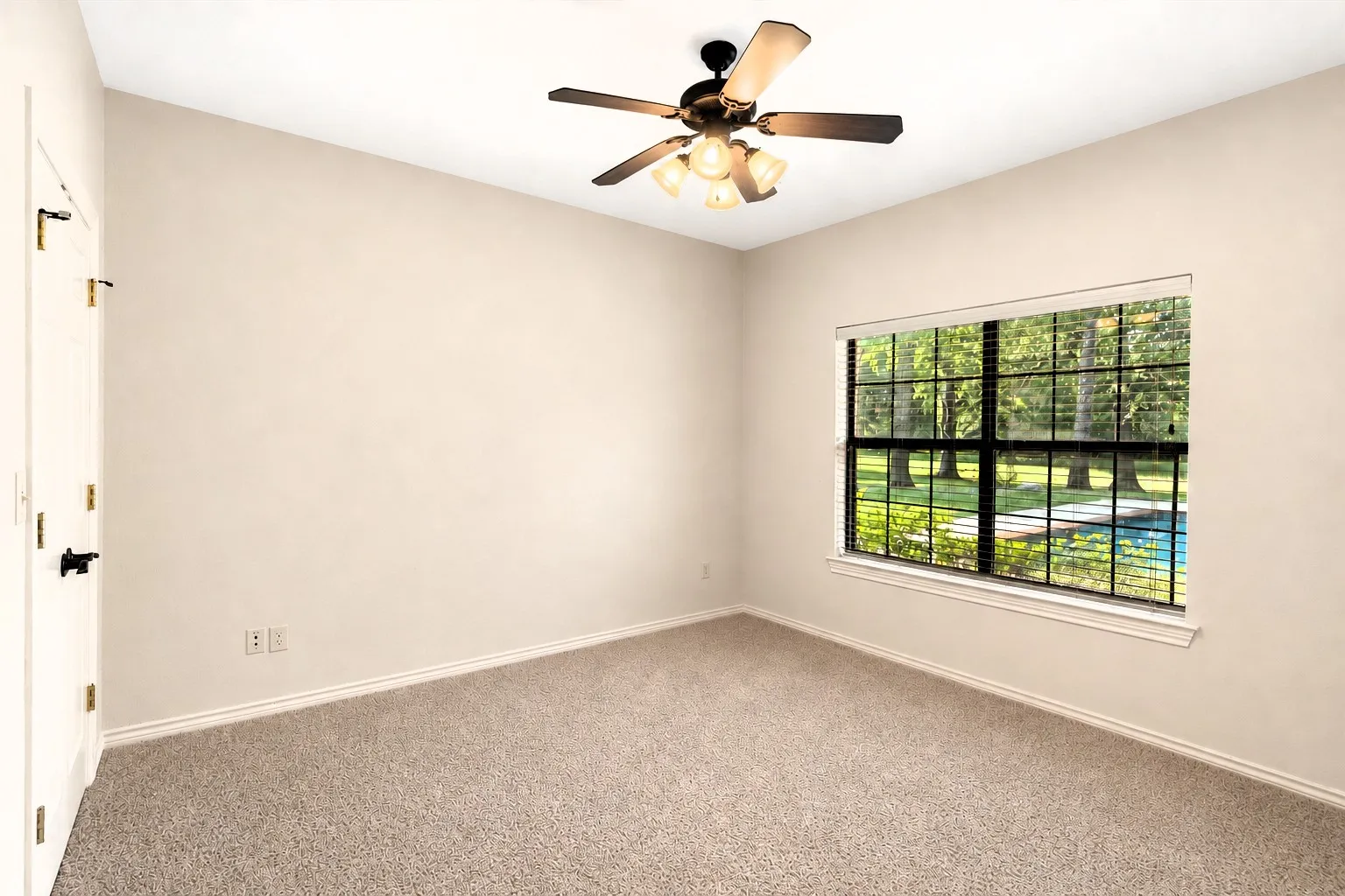 What!!! A Second Guest Bedroom with Room for a Queen Size Bed!