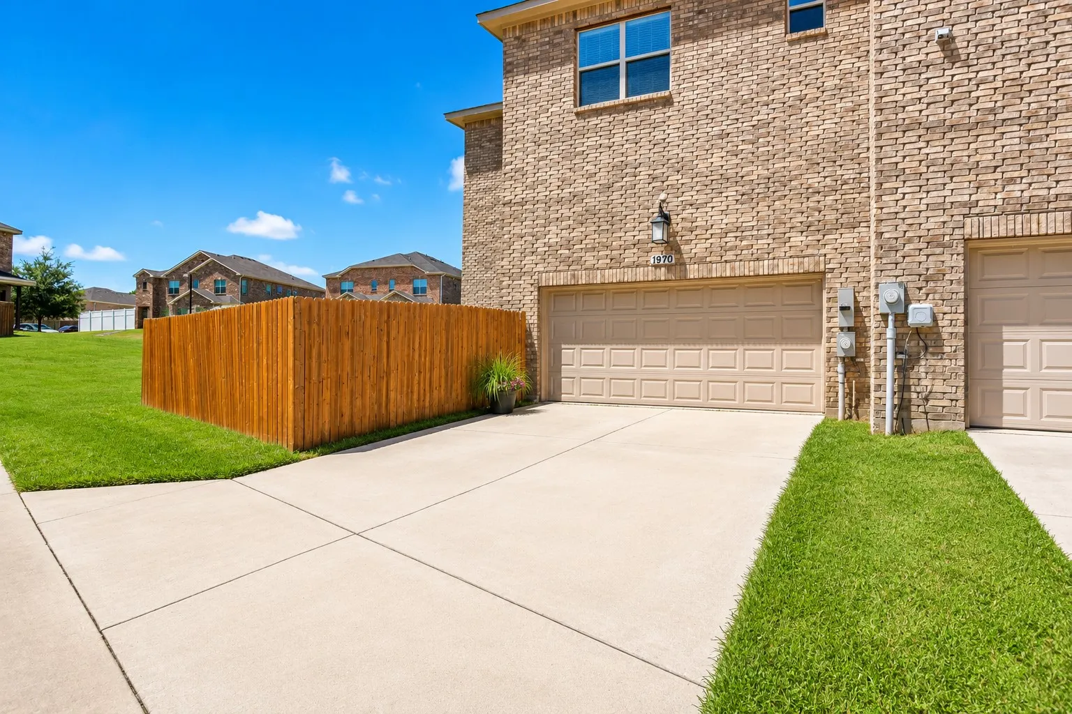 Townhouse For Sale in Dallas County , 1970 Timber Oaks Drive, Garland, Texas 75040, 5 Bedroom, 3 Bathroom, 2 Garage spaces, 2,146 Sqft, built in 2018, mls#21313685, Real Estate Agent in Garland, Homes For Sale in Dallas county, Homes For Sale in Garland, Realtor in Garland Texas, Real Estate Brokerage Independent Realty Texas, Luminita Cordes Realtor