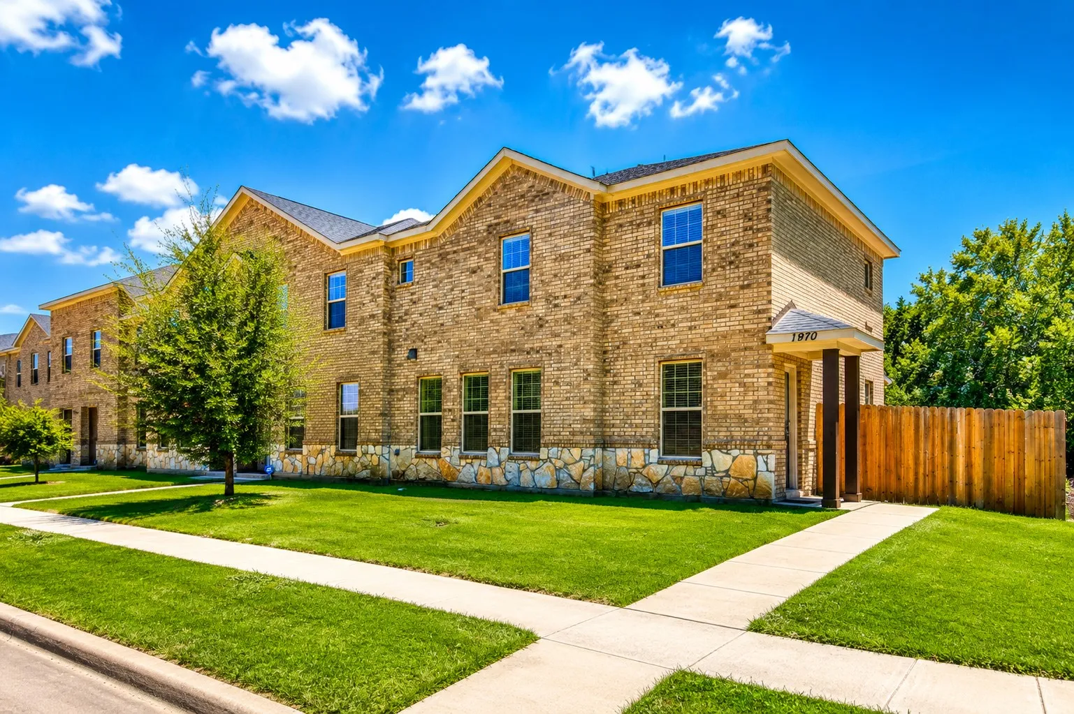Townhouse For Sale in Dallas County , 1970 Timber Oaks Drive, Garland, Texas 75040, 5 Bedroom, 3 Bathroom, 2 Garage spaces, 2,146 Sqft, built in 2018, mls#21313685, Real Estate Agent in Garland, Homes For Sale in Dallas county, Homes For Sale in Garland, Realtor in Garland Texas, Real Estate Brokerage Independent Realty Texas, Luminita Cordes Realtor