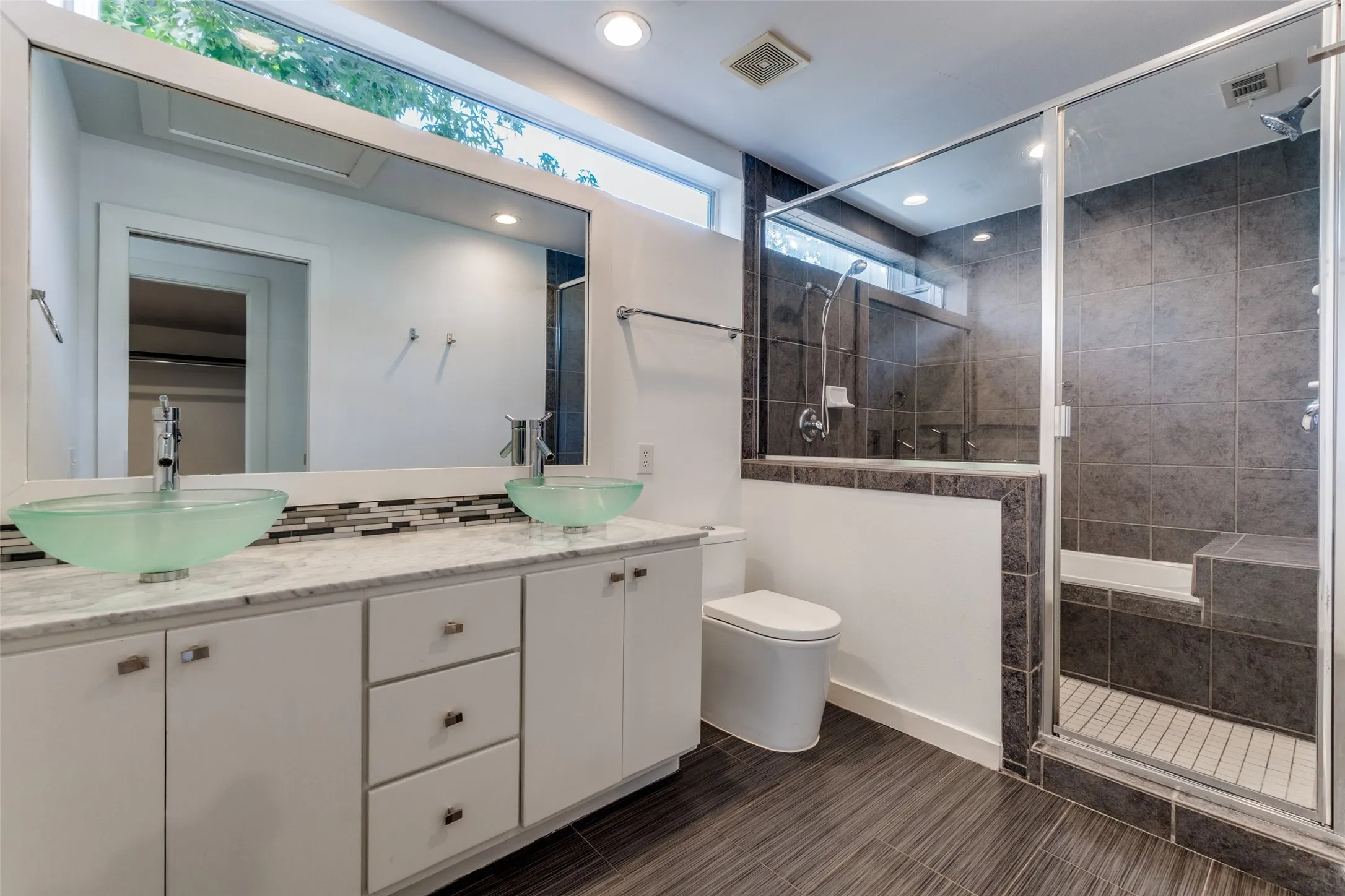 Double sinks in primary bath.
