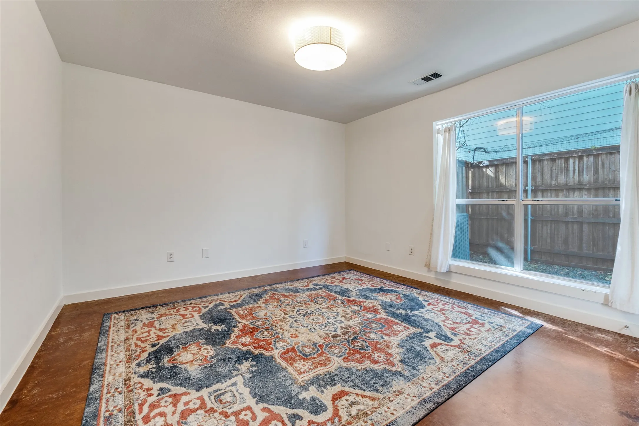 Guest bedroom on 1st level.