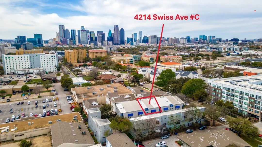 Townhouse For Rent in Dallas County , 4214 Swiss Avenue C, Dallas, Texas 75204, 2 Bedroom, 2 Bathroom, 2 Garage spaces, 2,053 Sqft, built in 2001, mls#21310783, Real Estate Agent in Dallas, Homes For Rent in Dallas county, Homes For Rent in Dallas, Realtor in Dallas Texas, Real Estate Brokerage Independent Realty Texas, Luminita Cordes Realtor