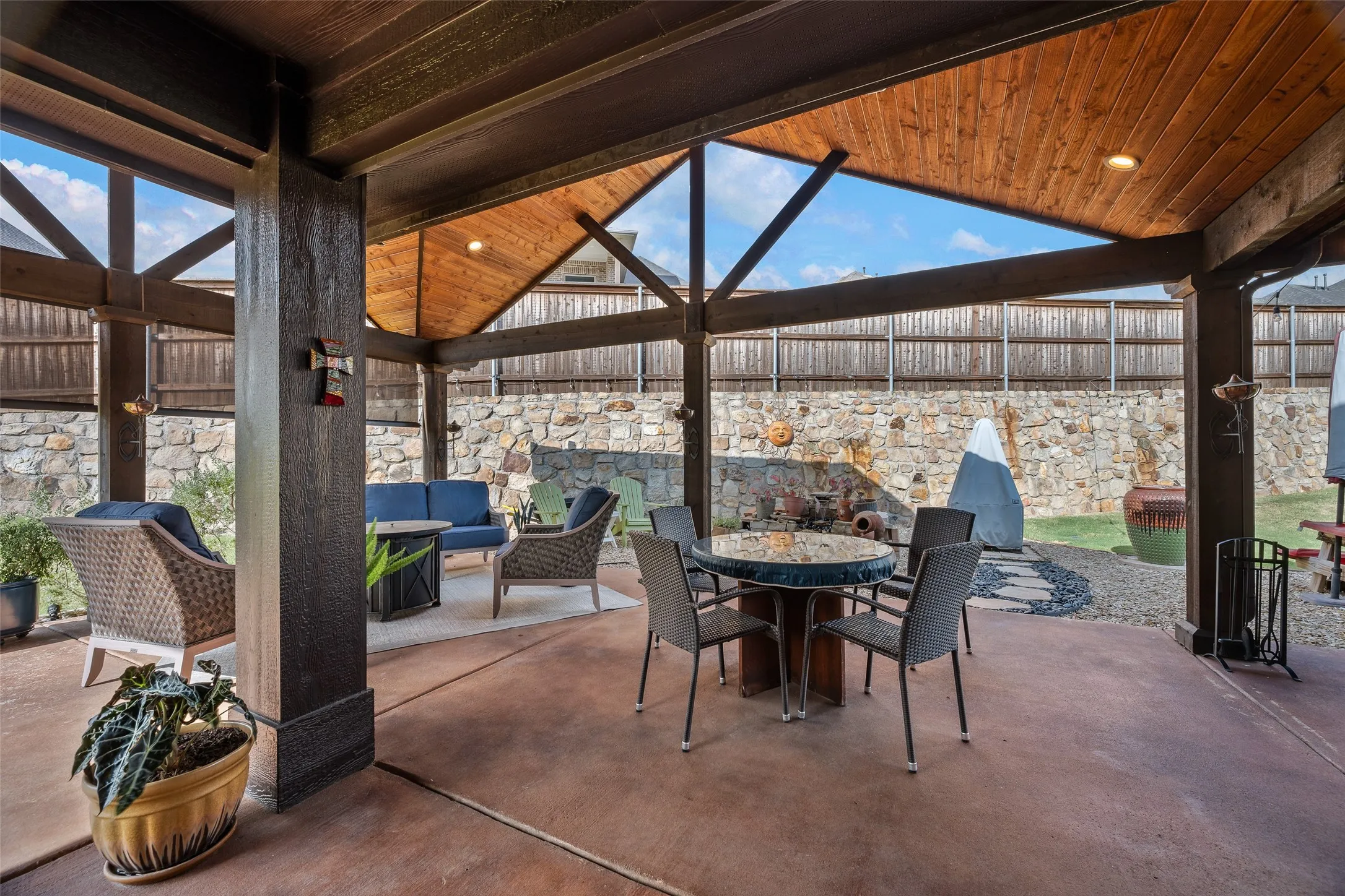 720 sq ft of outdoor living space
