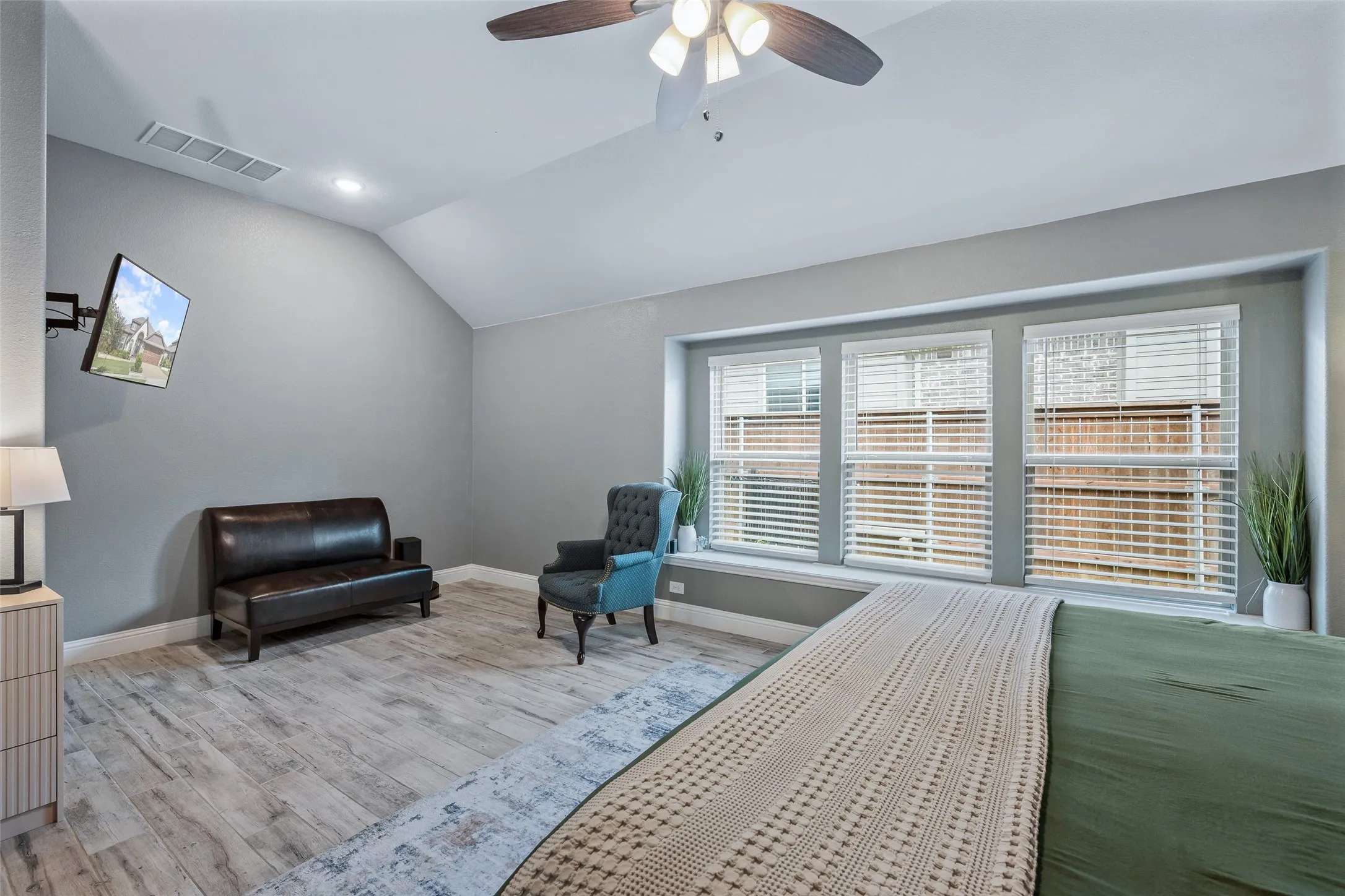 Oversized sitting area
