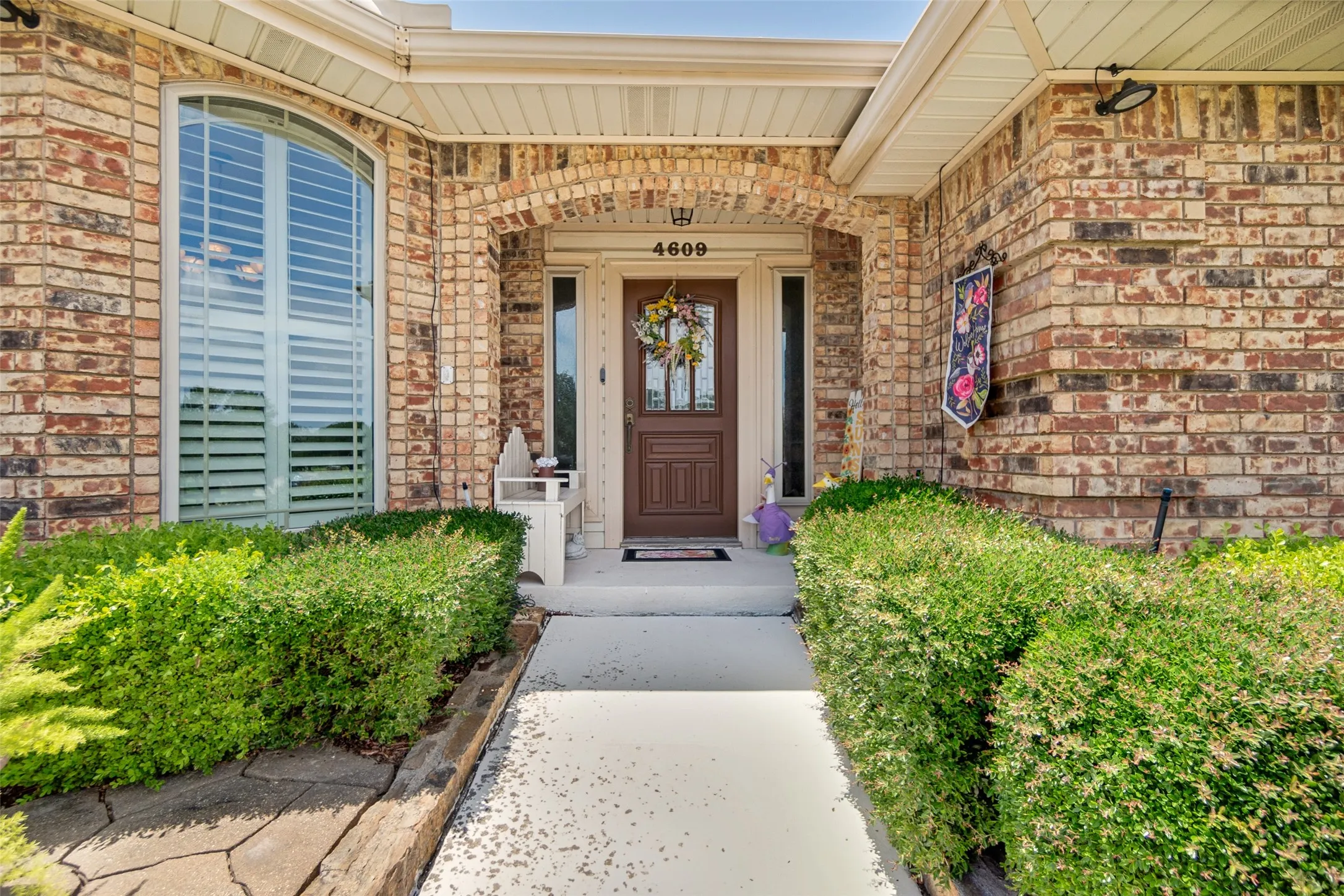 Single Family Residence For Sale in Dallas County , 4609 Silverthorn Drive, Mesquite, Texas 75150, 3 Bedroom, 2 Bathroom, 2 Garage spaces, 2,283 Sqft, built in 1984, mls#21315352, Real Estate Agent in Mesquite, Homes For Sale in Dallas county, Homes For Sale in Mesquite, Realtor in Mesquite Texas, Real Estate Brokerage Independent Realty Texas, Luminita Cordes Realtor