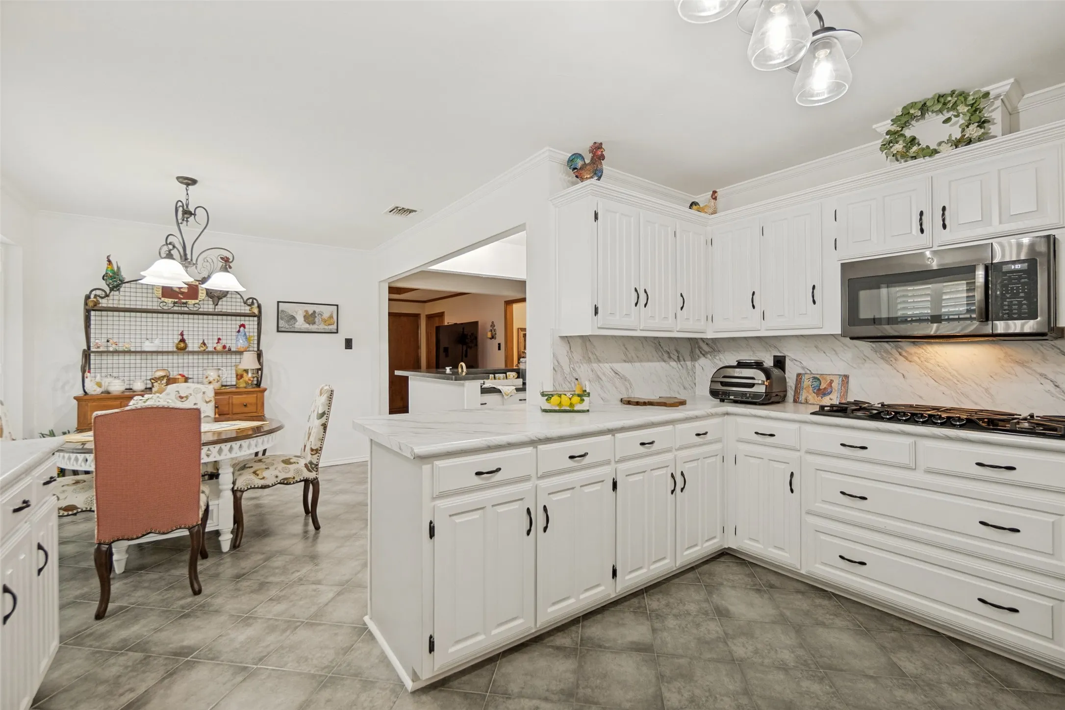 Single Family Residence For Sale in Dallas County , 4609 Silverthorn Drive, Mesquite, Texas 75150, 3 Bedroom, 2 Bathroom, 2 Garage spaces, 2,283 Sqft, built in 1984, mls#21315352, Real Estate Agent in Mesquite, Homes For Sale in Dallas county, Homes For Sale in Mesquite, Realtor in Mesquite Texas, Real Estate Brokerage Independent Realty Texas, Luminita Cordes Realtor