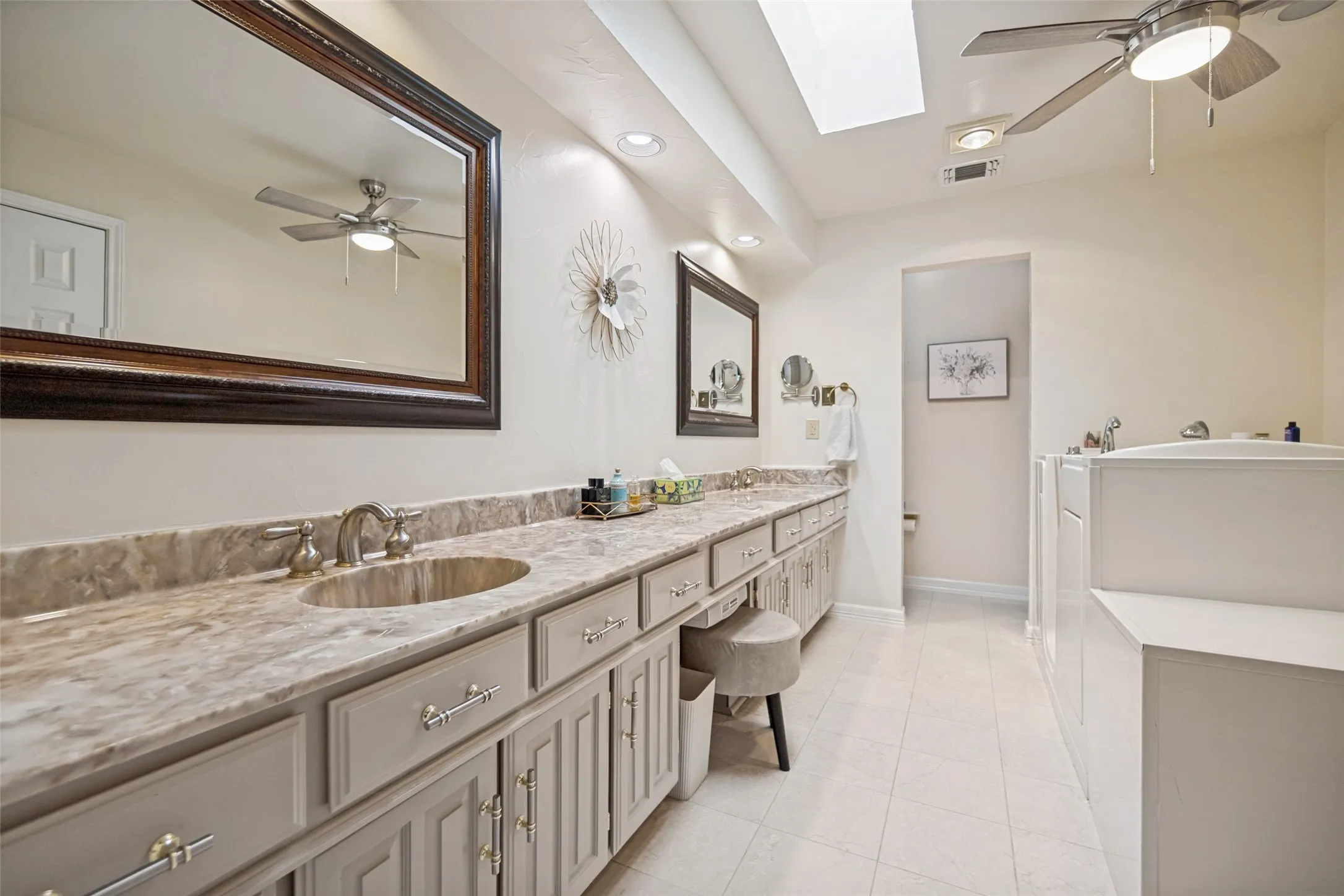 PRIMARY/SEPARATE SHOWER AND WALK IN TUB-GREAT FOR SOAKING
