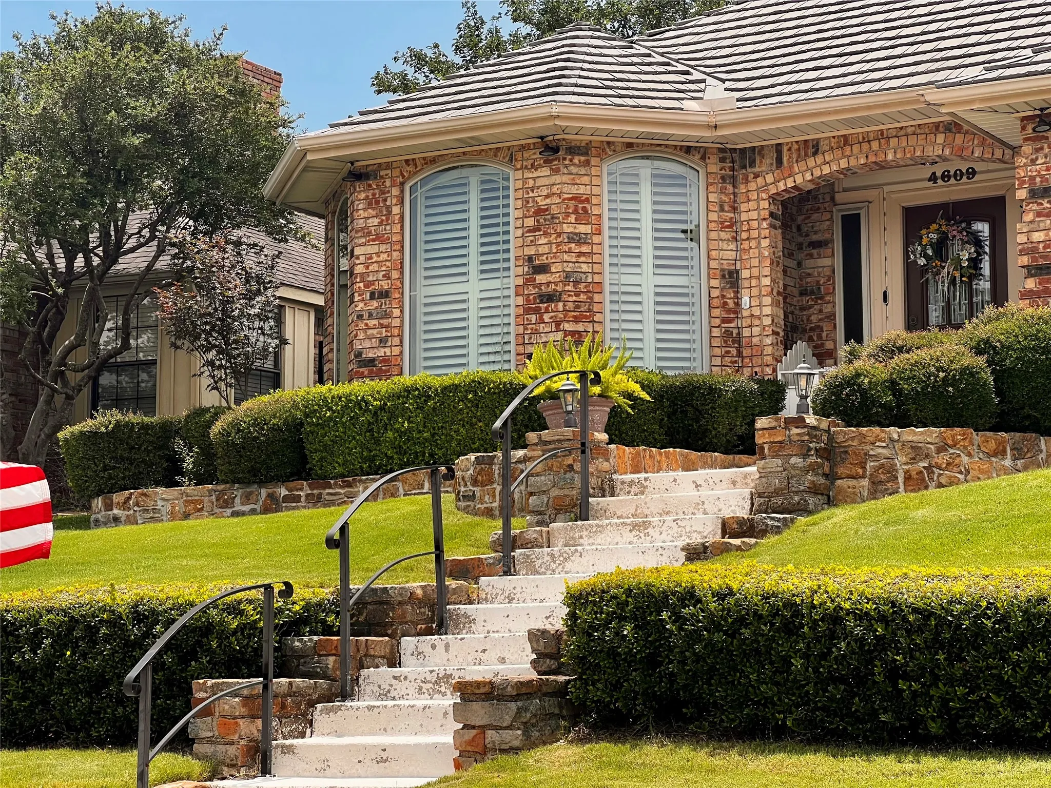 Single Family Residence For Sale in Dallas County , 4609 Silverthorn Drive, Mesquite, Texas 75150, 3 Bedroom, 2 Bathroom, 2 Garage spaces, 2,283 Sqft, built in 1984, mls#21315352, Real Estate Agent in Mesquite, Homes For Sale in Dallas county, Homes For Sale in Mesquite, Realtor in Mesquite Texas, Real Estate Brokerage Independent Realty Texas, Luminita Cordes Realtor