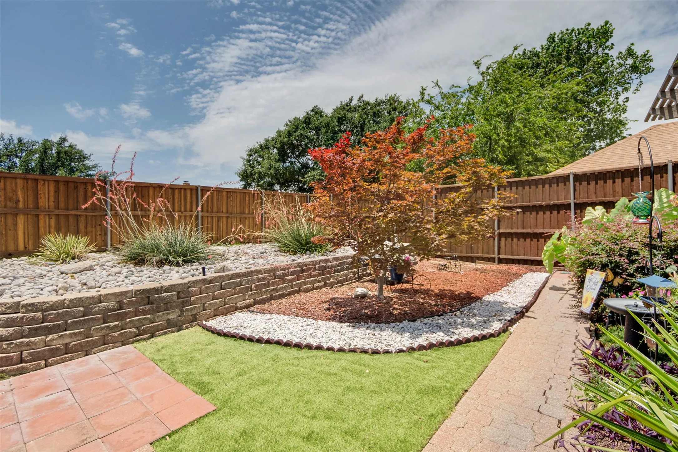 Single Family Residence For Sale in Dallas County , 4609 Silverthorn Drive, Mesquite, Texas 75150, 3 Bedroom, 2 Bathroom, 2 Garage spaces, 2,283 Sqft, built in 1984, mls#21315352, Real Estate Agent in Mesquite, Homes For Sale in Dallas county, Homes For Sale in Mesquite, Realtor in Mesquite Texas, Real Estate Brokerage Independent Realty Texas, Luminita Cordes Realtor