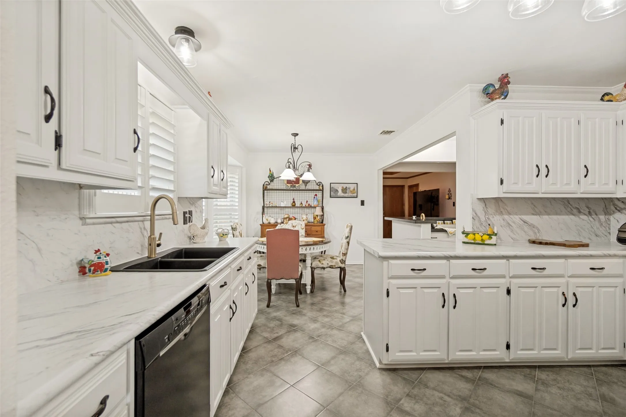Single Family Residence For Sale in Dallas County , 4609 Silverthorn Drive, Mesquite, Texas 75150, 3 Bedroom, 2 Bathroom, 2 Garage spaces, 2,283 Sqft, built in 1984, mls#21315352, Real Estate Agent in Mesquite, Homes For Sale in Dallas county, Homes For Sale in Mesquite, Realtor in Mesquite Texas, Real Estate Brokerage Independent Realty Texas, Luminita Cordes Realtor