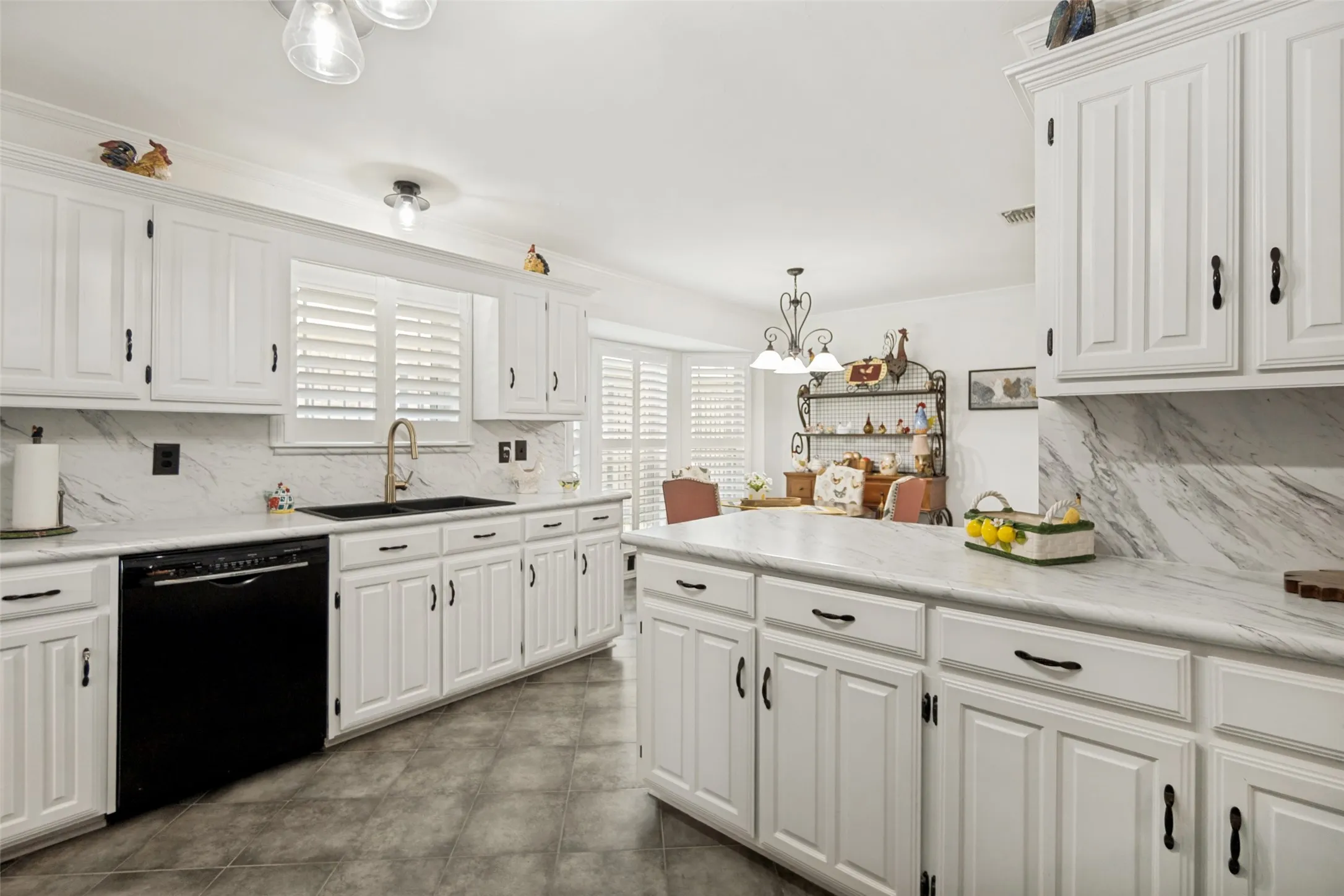 Single Family Residence For Sale in Dallas County , 4609 Silverthorn Drive, Mesquite, Texas 75150, 3 Bedroom, 2 Bathroom, 2 Garage spaces, 2,283 Sqft, built in 1984, mls#21315352, Real Estate Agent in Mesquite, Homes For Sale in Dallas county, Homes For Sale in Mesquite, Realtor in Mesquite Texas, Real Estate Brokerage Independent Realty Texas, Luminita Cordes Realtor