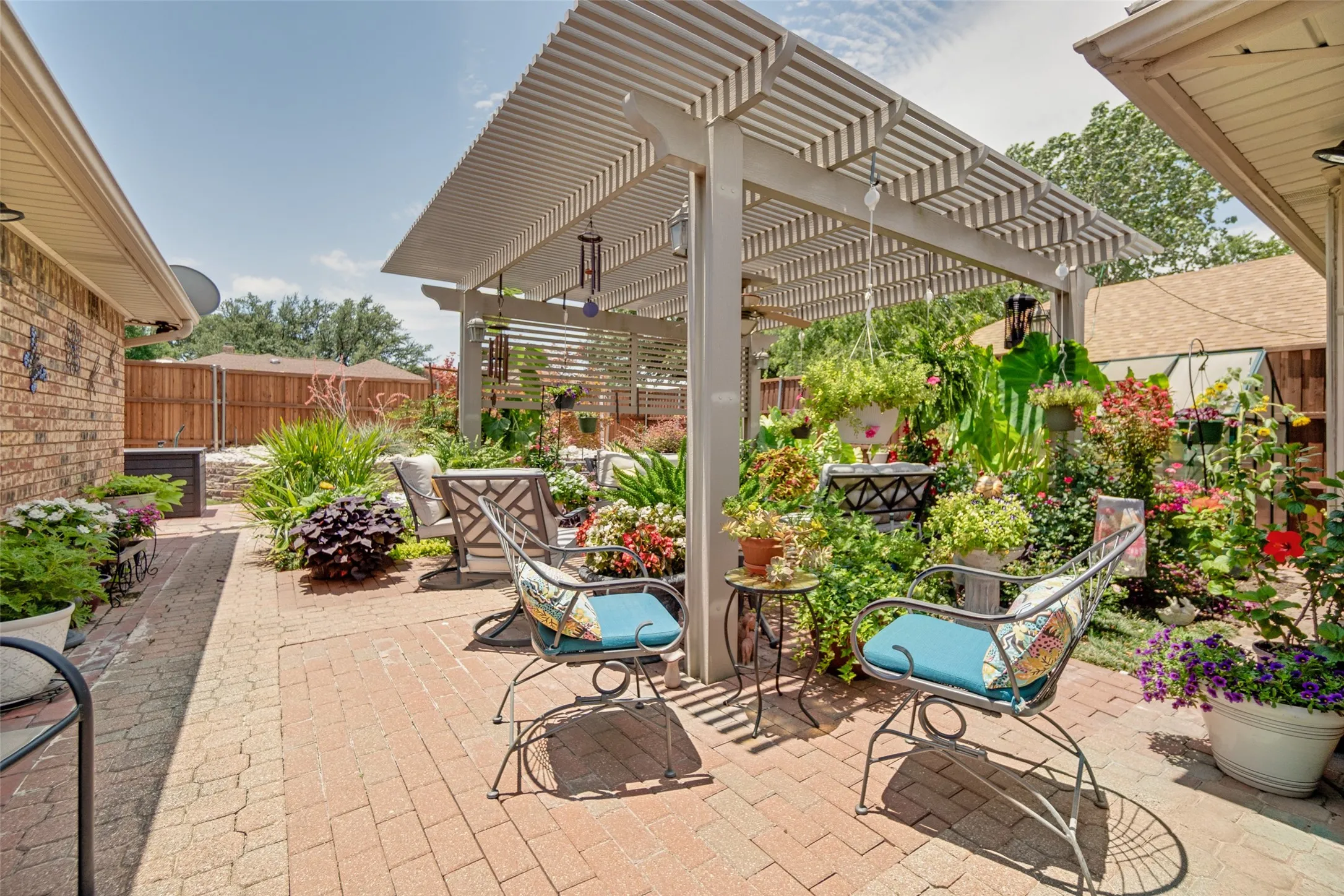 Single Family Residence For Sale in Dallas County , 4609 Silverthorn Drive, Mesquite, Texas 75150, 3 Bedroom, 2 Bathroom, 2 Garage spaces, 2,283 Sqft, built in 1984, mls#21315352, Real Estate Agent in Mesquite, Homes For Sale in Dallas county, Homes For Sale in Mesquite, Realtor in Mesquite Texas, Real Estate Brokerage Independent Realty Texas, Luminita Cordes Realtor