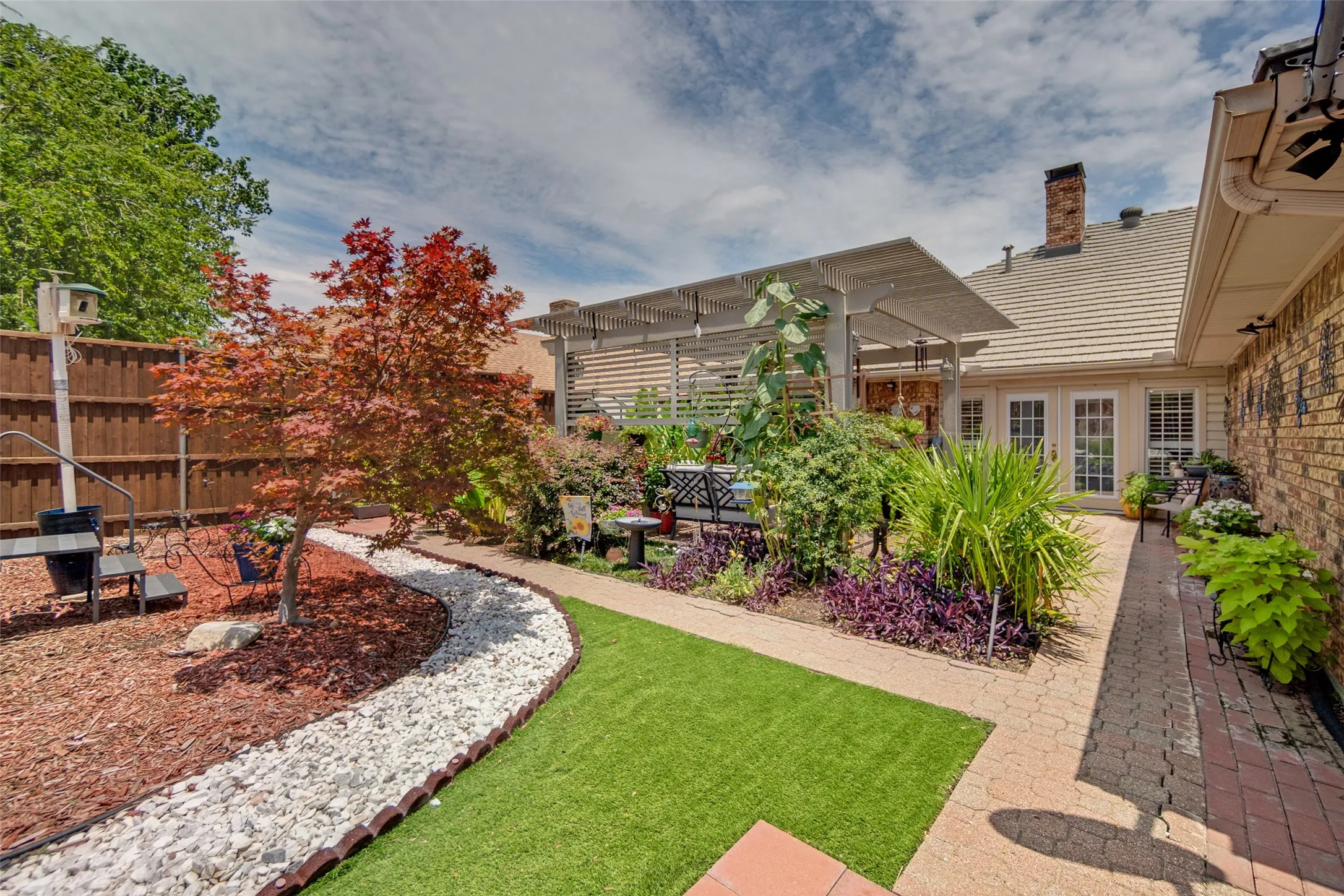 Single Family Residence For Sale in Dallas County , 4609 Silverthorn Drive, Mesquite, Texas 75150, 3 Bedroom, 2 Bathroom, 2 Garage spaces, 2,283 Sqft, built in 1984, mls#21315352, Real Estate Agent in Mesquite, Homes For Sale in Dallas county, Homes For Sale in Mesquite, Realtor in Mesquite Texas, Real Estate Brokerage Independent Realty Texas, Luminita Cordes Realtor