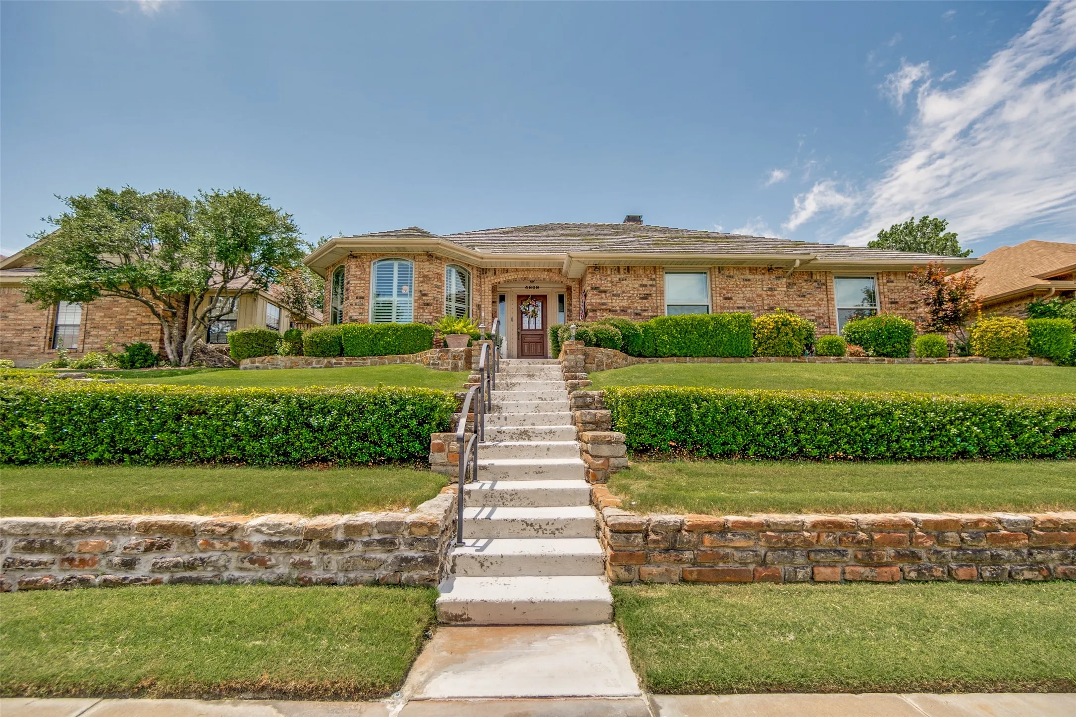 Single Family Residence For Sale in Dallas County , 4609 Silverthorn Drive, Mesquite, Texas 75150, 3 Bedroom, 2 Bathroom, 2 Garage spaces, 2,283 Sqft, built in 1984, mls#21315352, Real Estate Agent in Mesquite, Homes For Sale in Dallas county, Homes For Sale in Mesquite, Realtor in Mesquite Texas, Real Estate Brokerage Independent Realty Texas, Luminita Cordes Realtor