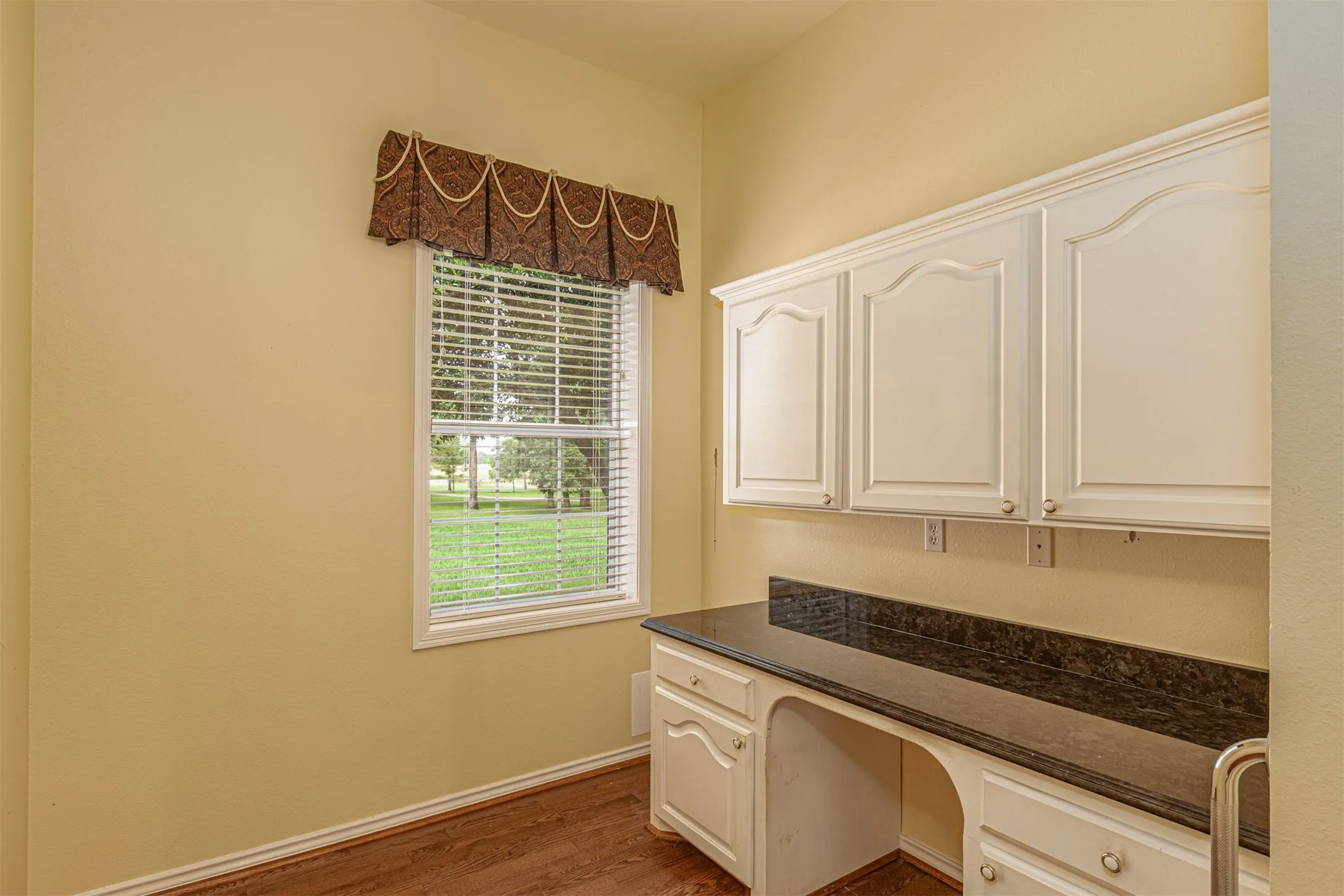 Additional work room ideal for large pantry