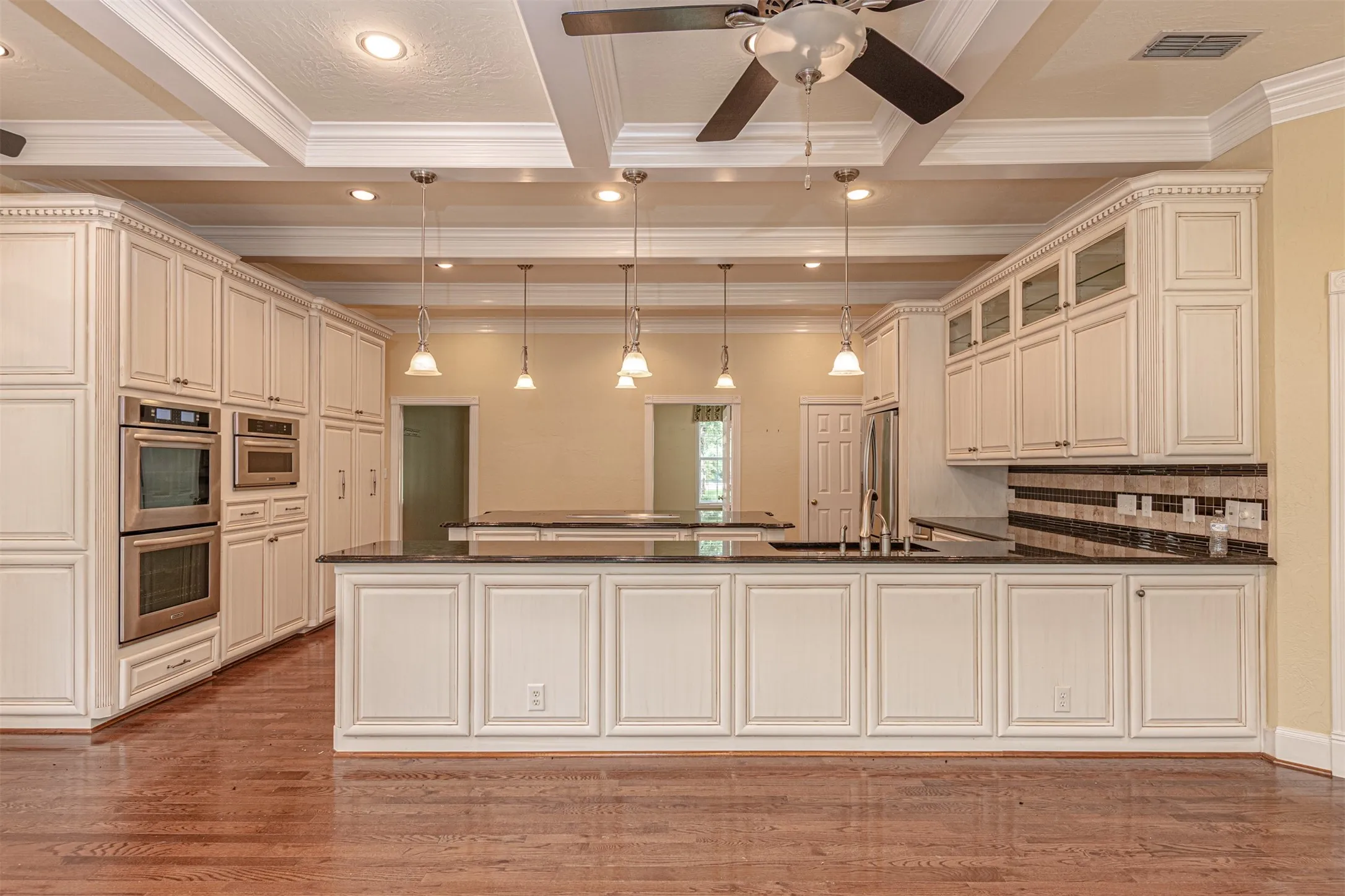 Single Family Residence For Sale in Wood County , 2604 FM 514, Yantis, Texas 75497, 4 Bedroom, 4 Bathroom, 4 Garage spaces, 4,101 Sqft, built in 1994, mls#21315342, Real Estate Agent in Yantis, Homes For Sale in Wood county, Homes For Sale in Yantis, Realtor in Yantis Texas, Real Estate Brokerage Independent Realty Texas, Luminita Cordes Realtor