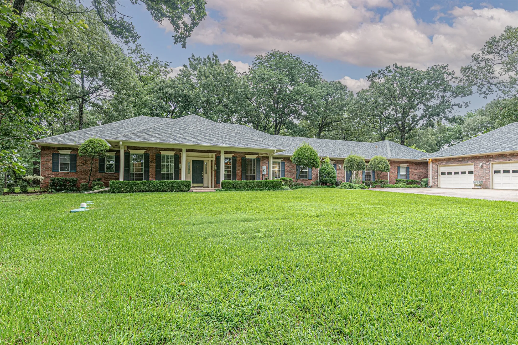 Single Family Residence For Sale in Wood County , 2604 FM 514, Yantis, Texas 75497, 4 Bedroom, 4 Bathroom, 4 Garage spaces, 4,101 Sqft, built in 1994, mls#21315342, Real Estate Agent in Yantis, Homes For Sale in Wood county, Homes For Sale in Yantis, Realtor in Yantis Texas, Real Estate Brokerage Independent Realty Texas, Luminita Cordes Realtor