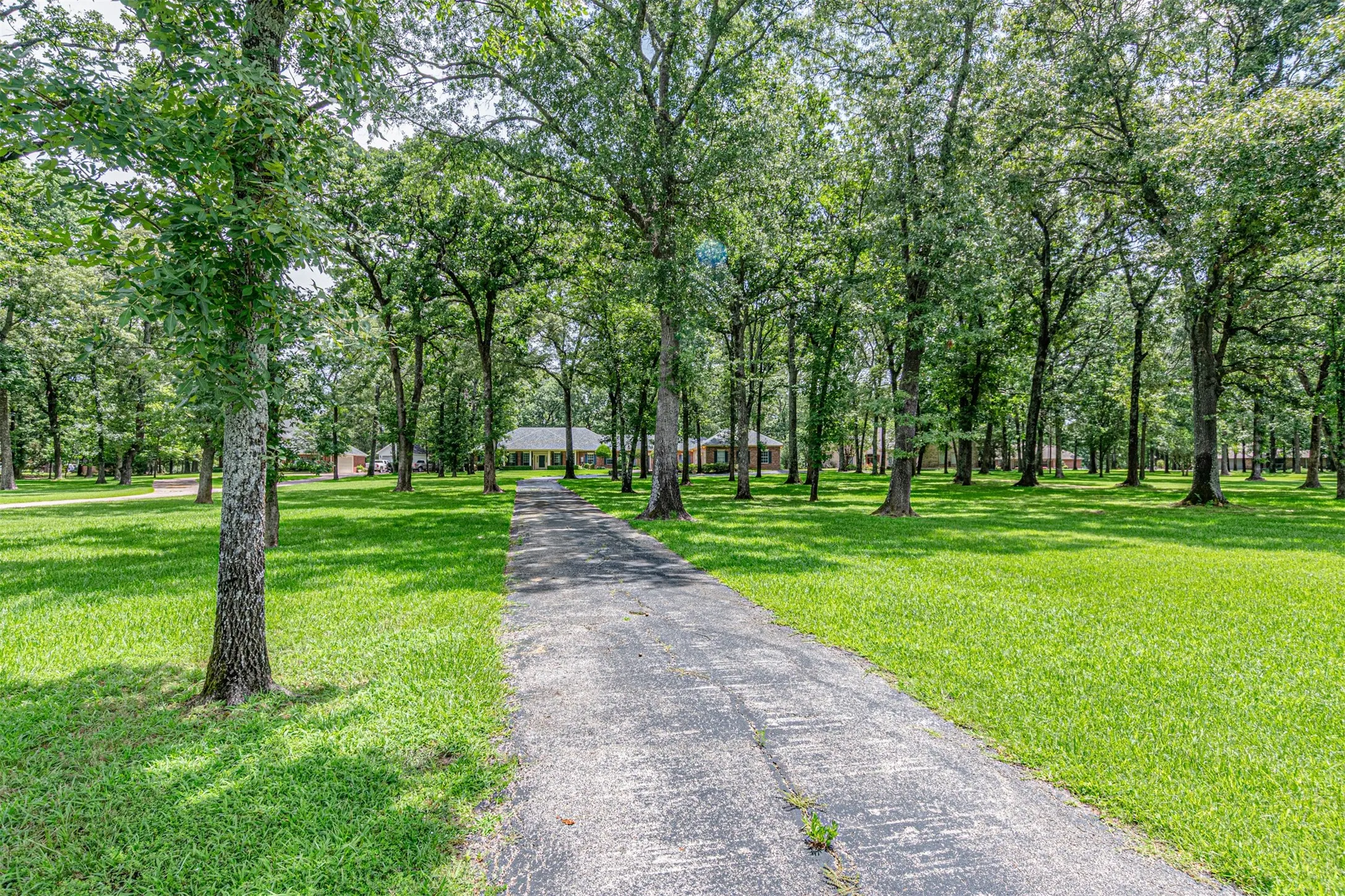 Single Family Residence For Sale in Wood County , 2604 FM 514, Yantis, Texas 75497, 4 Bedroom, 4 Bathroom, 4 Garage spaces, 4,101 Sqft, built in 1994, mls#21315342, Real Estate Agent in Yantis, Homes For Sale in Wood county, Homes For Sale in Yantis, Realtor in Yantis Texas, Real Estate Brokerage Independent Realty Texas, Luminita Cordes Realtor