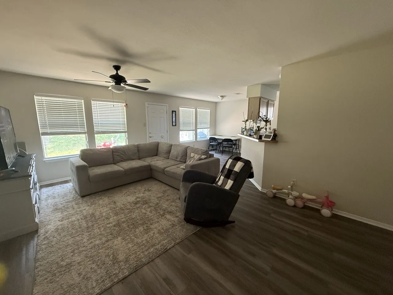 Single Family Residence For Sale in Tarrant County , 4017 Devonaire Drive, Fort Worth, Texas 76008, 3 Bedroom, 2 Bathroom, 2 Garage spaces, 1,332 Sqft, built in 2001, mls#21310046, Real Estate Agent in Fort Worth, Homes For Sale in Tarrant county, Homes For Sale in Fort Worth, Realtor in Fort Worth Texas, Real Estate Brokerage Independent Realty Texas, Luminita Cordes Realtor
