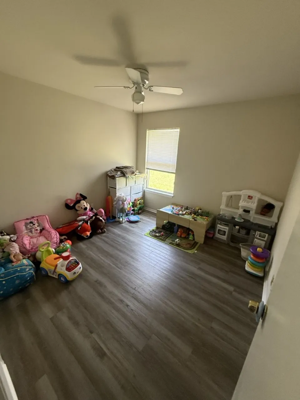 Single Family Residence For Sale in Tarrant County , 4017 Devonaire Drive, Fort Worth, Texas 76008, 3 Bedroom, 2 Bathroom, 2 Garage spaces, 1,332 Sqft, built in 2001, mls#21310046, Real Estate Agent in Fort Worth, Homes For Sale in Tarrant county, Homes For Sale in Fort Worth, Realtor in Fort Worth Texas, Real Estate Brokerage Independent Realty Texas, Luminita Cordes Realtor
