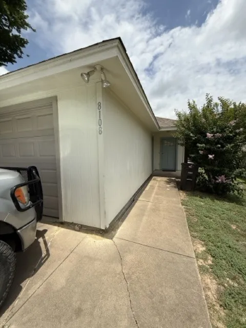 Duplex For Sale in Tarrant County , 8108 Julie Avenue, Fort Worth, Texas 76116, 4 Bedroom, 4 Bathroom, Garage spaces, 0 Sqft, built in 2000, mls#21310049, Real Estate Agent in Fort Worth, Homes For Sale in Tarrant county, Homes For Sale in Fort Worth, Realtor in Fort Worth Texas, Real Estate Brokerage Independent Realty Texas, Luminita Cordes Realtor