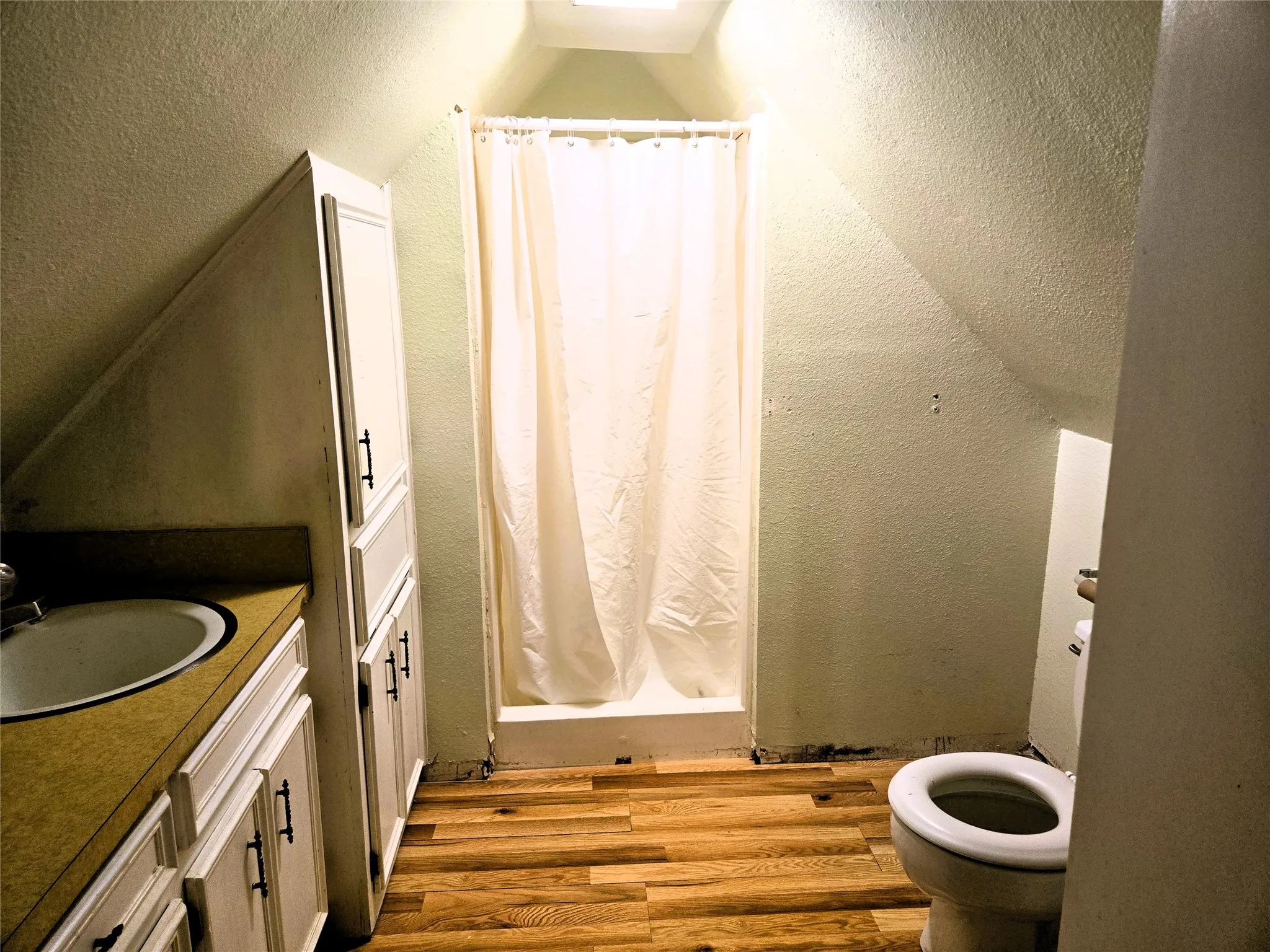 Full bathroom on second level.