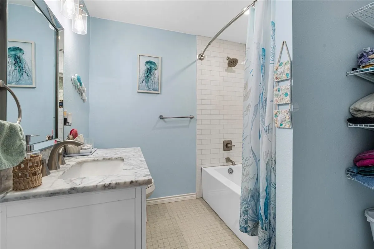 Single Family Residence For Sale in Navarro County , 703 N Gilmer Avenue, Dawson, Texas 76639, 3 Bedroom, 2 Bathroom, Garage spaces, 1,887 Sqft, built in 1965, mls#21315365, Real Estate Agent in Dawson, Homes For Sale in Navarro county, Homes For Sale in Dawson, Realtor in Dawson Texas, Real Estate Brokerage Independent Realty Texas, Luminita Cordes Realtor