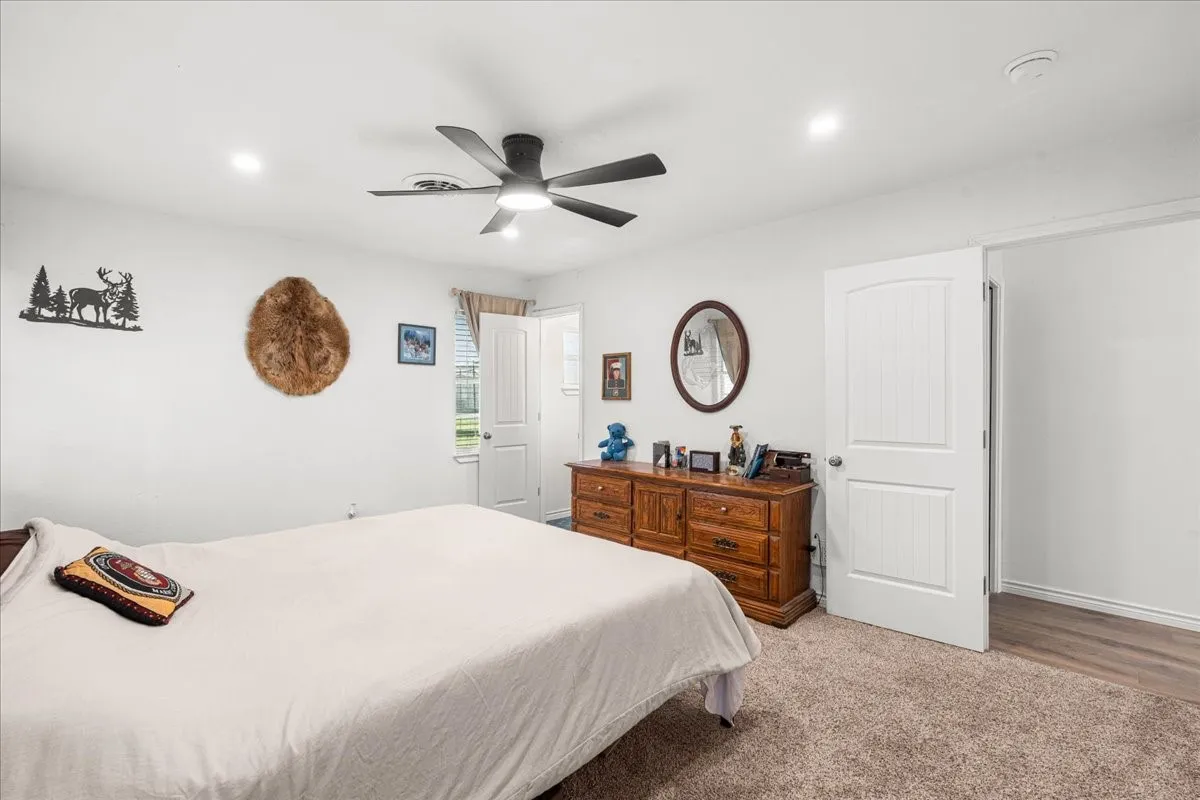 Single Family Residence For Sale in Navarro County , 703 N Gilmer Avenue, Dawson, Texas 76639, 3 Bedroom, 2 Bathroom, Garage spaces, 1,887 Sqft, built in 1965, mls#21315365, Real Estate Agent in Dawson, Homes For Sale in Navarro county, Homes For Sale in Dawson, Realtor in Dawson Texas, Real Estate Brokerage Independent Realty Texas, Luminita Cordes Realtor