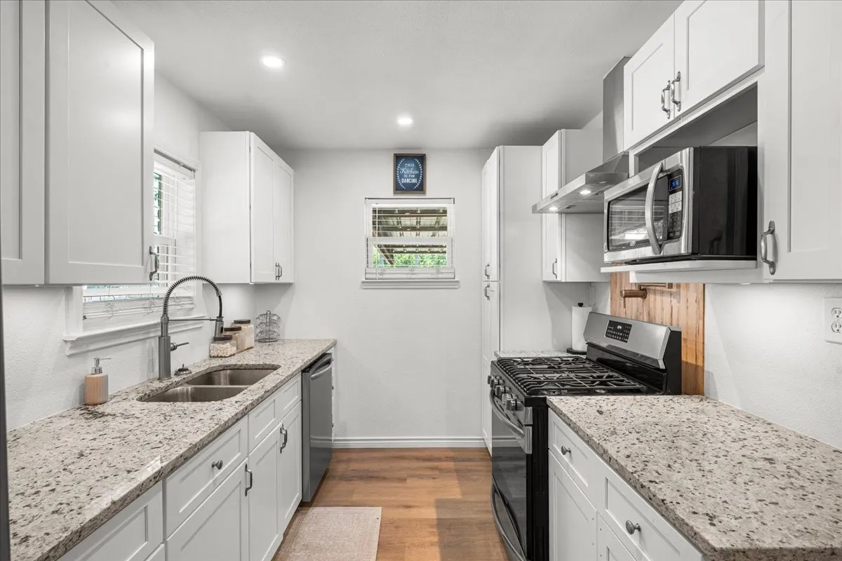 Single Family Residence For Sale in Navarro County , 703 N Gilmer Avenue, Dawson, Texas 76639, 3 Bedroom, 2 Bathroom, Garage spaces, 1,887 Sqft, built in 1965, mls#21315365, Real Estate Agent in Dawson, Homes For Sale in Navarro county, Homes For Sale in Dawson, Realtor in Dawson Texas, Real Estate Brokerage Independent Realty Texas, Luminita Cordes Realtor