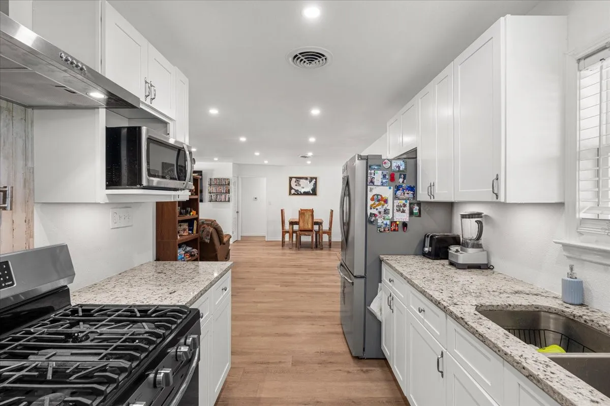 Single Family Residence For Sale in Navarro County , 703 N Gilmer Avenue, Dawson, Texas 76639, 3 Bedroom, 2 Bathroom, Garage spaces, 1,887 Sqft, built in 1965, mls#21315365, Real Estate Agent in Dawson, Homes For Sale in Navarro county, Homes For Sale in Dawson, Realtor in Dawson Texas, Real Estate Brokerage Independent Realty Texas, Luminita Cordes Realtor