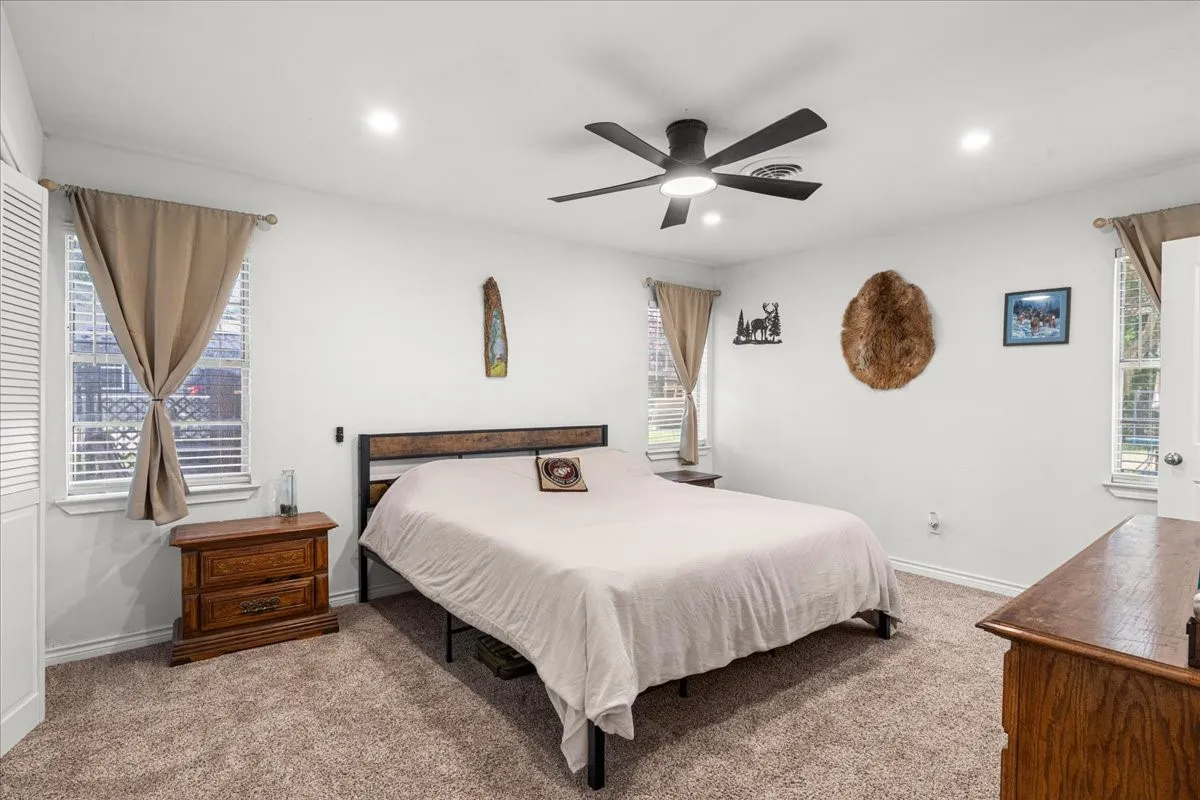 Single Family Residence For Sale in Navarro County , 703 N Gilmer Avenue, Dawson, Texas 76639, 3 Bedroom, 2 Bathroom, Garage spaces, 1,887 Sqft, built in 1965, mls#21315365, Real Estate Agent in Dawson, Homes For Sale in Navarro county, Homes For Sale in Dawson, Realtor in Dawson Texas, Real Estate Brokerage Independent Realty Texas, Luminita Cordes Realtor