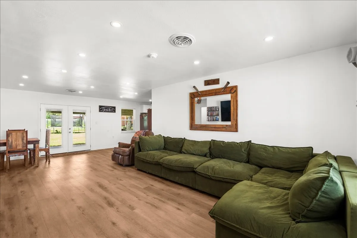 Single Family Residence For Sale in Navarro County , 703 N Gilmer Avenue, Dawson, Texas 76639, 3 Bedroom, 2 Bathroom, Garage spaces, 1,887 Sqft, built in 1965, mls#21315365, Real Estate Agent in Dawson, Homes For Sale in Navarro county, Homes For Sale in Dawson, Realtor in Dawson Texas, Real Estate Brokerage Independent Realty Texas, Luminita Cordes Realtor