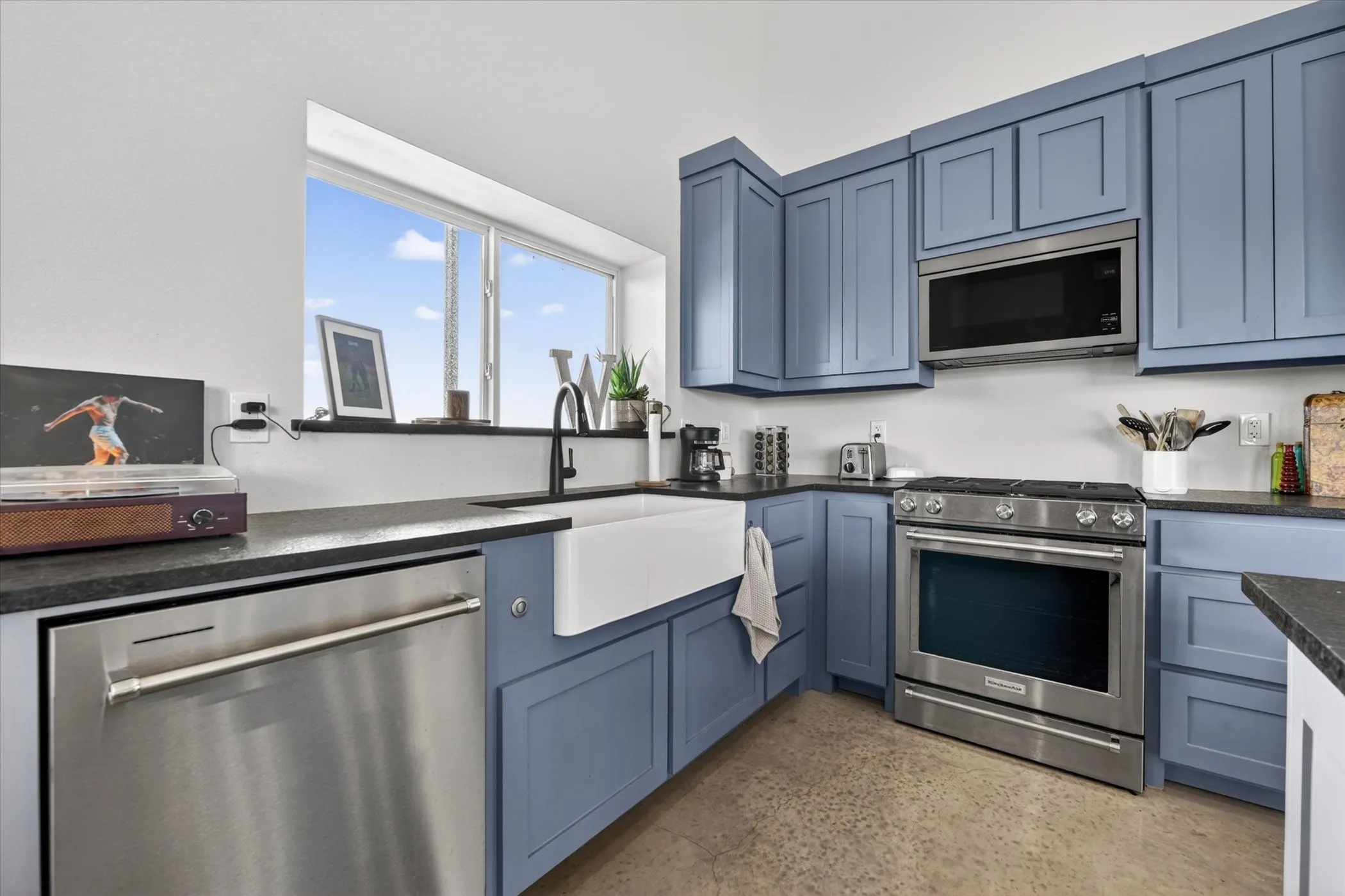 Single Family Residence For Sale in Denton County , 9082 Wolfe Run, Ponder, Texas 76259, 3 Bedroom, 1 Bathroom, 3 Garage spaces, 2,400 Sqft, built in 2024, mls#21311248, Real Estate Agent in Ponder, Homes For Sale in Denton county, Homes For Sale in Ponder, Realtor in Ponder Texas, Real Estate Brokerage Independent Realty Texas, Luminita Cordes Realtor